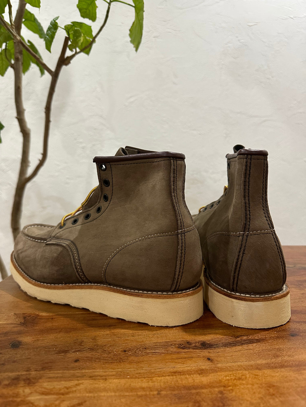 Red Wing (レッドウィング) 2877 Classic Moc 6-Inch ヌバック (Nubuck) ヌバック・レザー (Nubuck Leather) トラクショントレッド・ソール (Traction Tred Sole) used boots - back_1 view