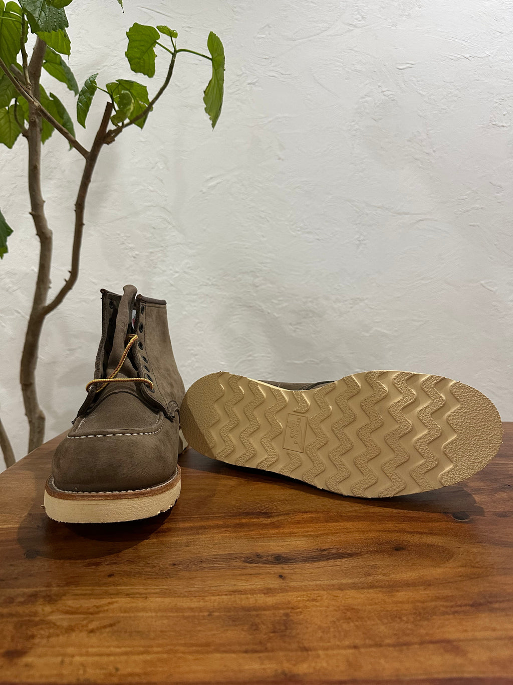 Red Wing (レッドウィング) 2877 Classic Moc 6-Inch ヌバック (Nubuck) ヌバック・レザー (Nubuck Leather) トラクショントレッド・ソール (Traction Tred Sole) used boots - fr_4 view