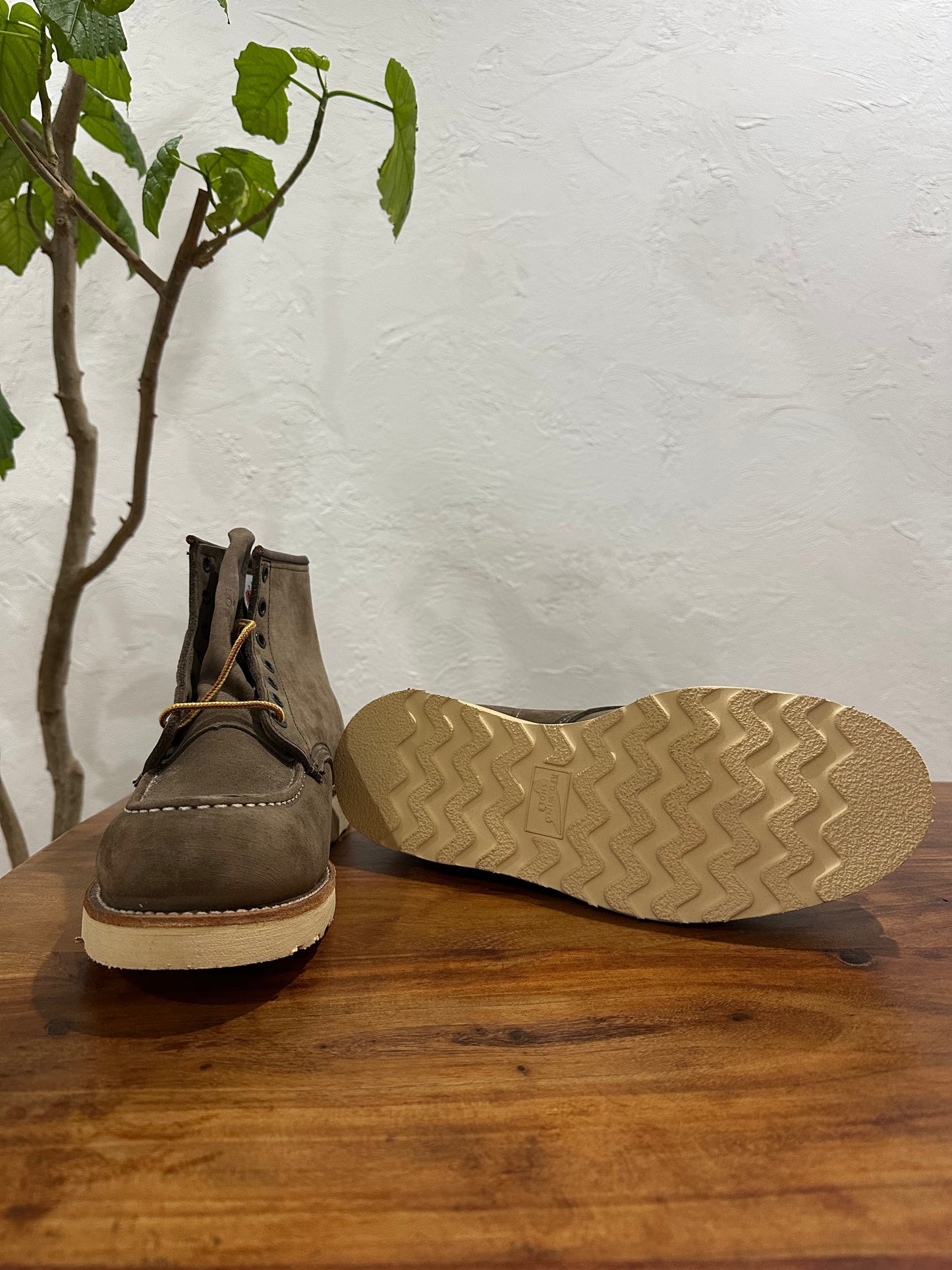 Red Wing (レッドウィング) 2877 Classic Moc 6-Inch ヌバック (Nubuck) ヌバック・レザー (Nubuck Leather) トラクショントレッド・ソール (Traction Tred Sole) used boots - fr_4 view