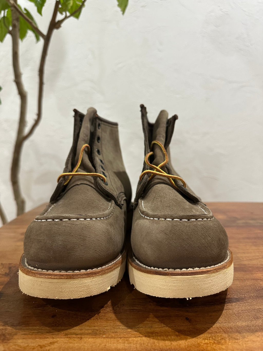 Red Wing (レッドウィング) 2877 Classic Moc 6-Inch ヌバック (Nubuck) ヌバック・レザー (Nubuck Leather) トラクショントレッド・ソール (Traction Tred Sole) used boots - toe_1 view