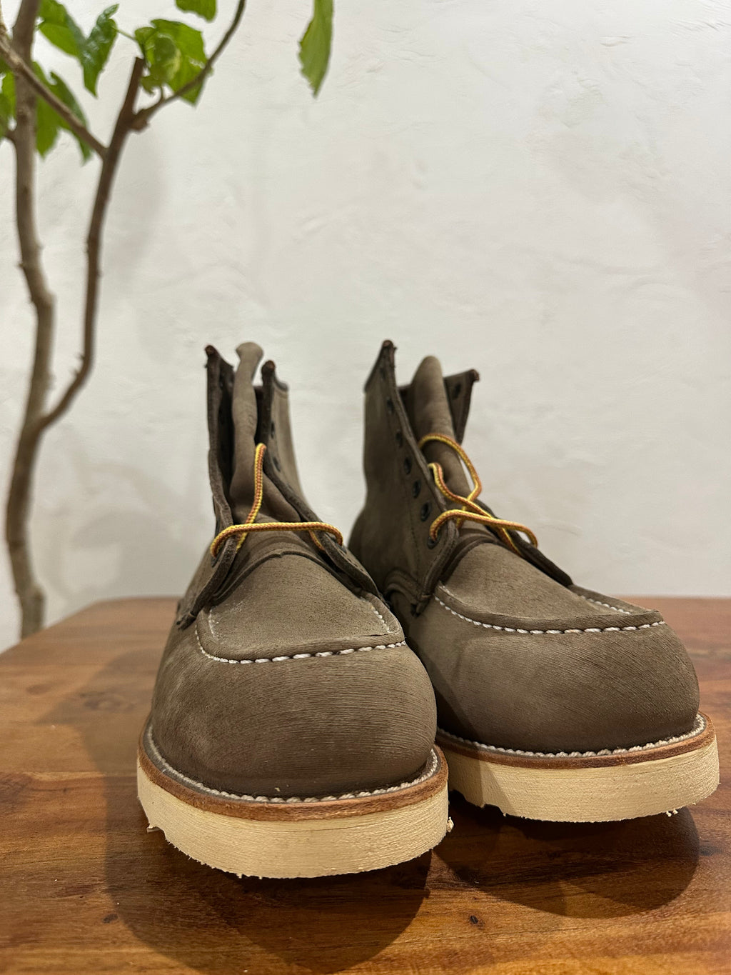 Red Wing (レッドウィング) 2877 Classic Moc 6-Inch ヌバック (Nubuck) ヌバック・レザー (Nubuck Leather) トラクショントレッド・ソール (Traction Tred Sole) used boots - toe_2 view