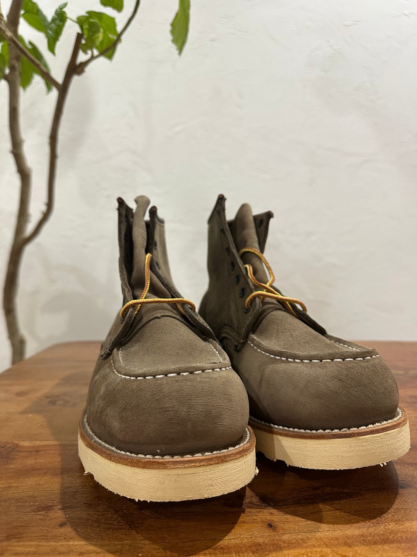 Red Wing (レッドウィング) 2877 Classic Moc 6-Inch ヌバック (Nubuck) ヌバック・レザー (Nubuck Leather) トラクショントレッド・ソール (Traction Tred Sole) used boots - toe_2 view