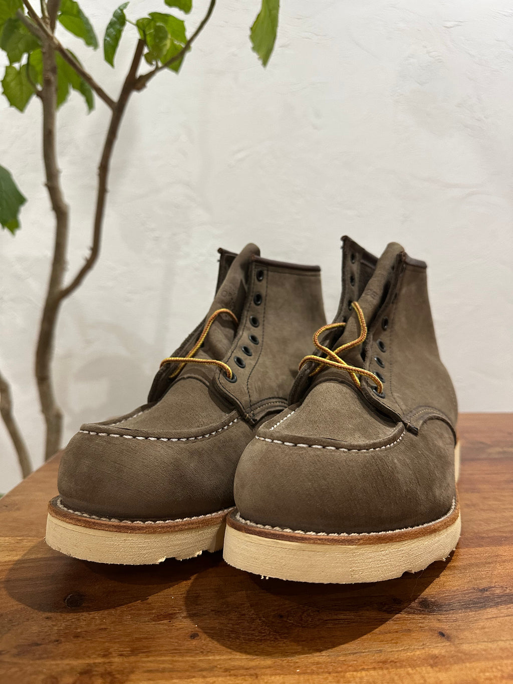 Red Wing (レッドウィング) 2877 Classic Moc 6-Inch ヌバック (Nubuck) ヌバック・レザー (Nubuck Leather) トラクショントレッド・ソール (Traction Tred Sole) used boots - toe_3 view