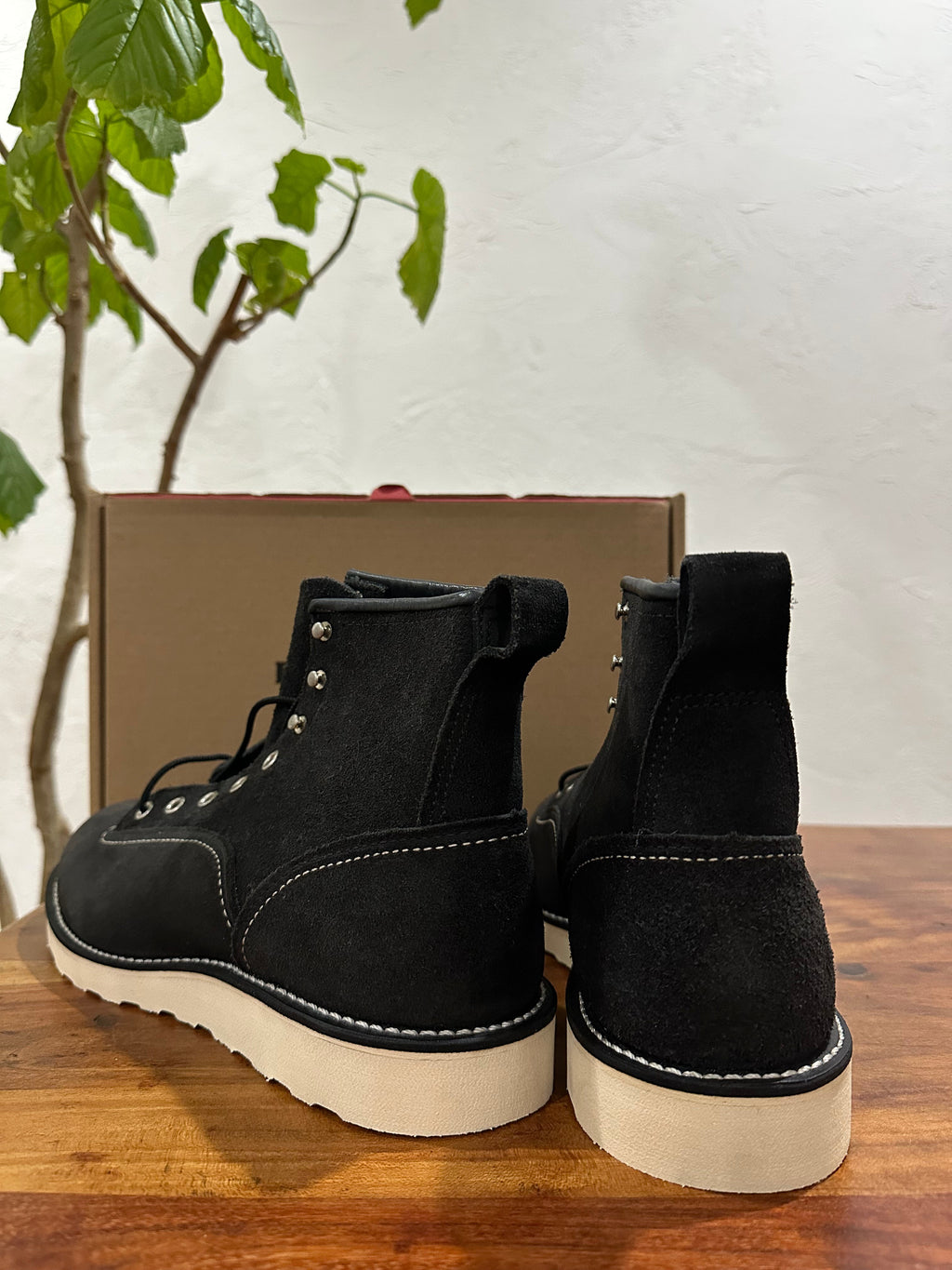Red Wing (レッドウィング) 2900 6" Lineman Boot (Abilene Roughout) ブラック (Black) ブラック「アビレーン」ラフアウト (Black "Abilene" Roughout) トラクショントレッド・ソール (Traction Tred Sole) used boots - back_1 view