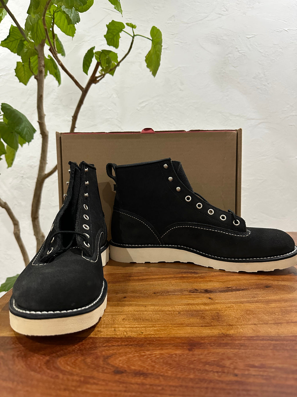Red Wing (レッドウィング) 2900 6" Lineman Boot (Abilene Roughout) ブラック (Black) ブラック「アビレーン」ラフアウト (Black "Abilene" Roughout) トラクショントレッド・ソール (Traction Tred Sole) used boots - fr_1 view