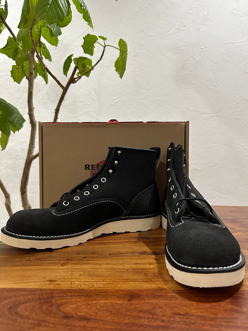 Red Wing (レッドウィング) 2900 6" Lineman Boot (Abilene Roughout) ブラック (Black) ブラック「アビレーン」ラフアウト (Black "Abilene" Roughout) トラクショントレッド・ソール (Traction Tred Sole) used boots - fr_2 view