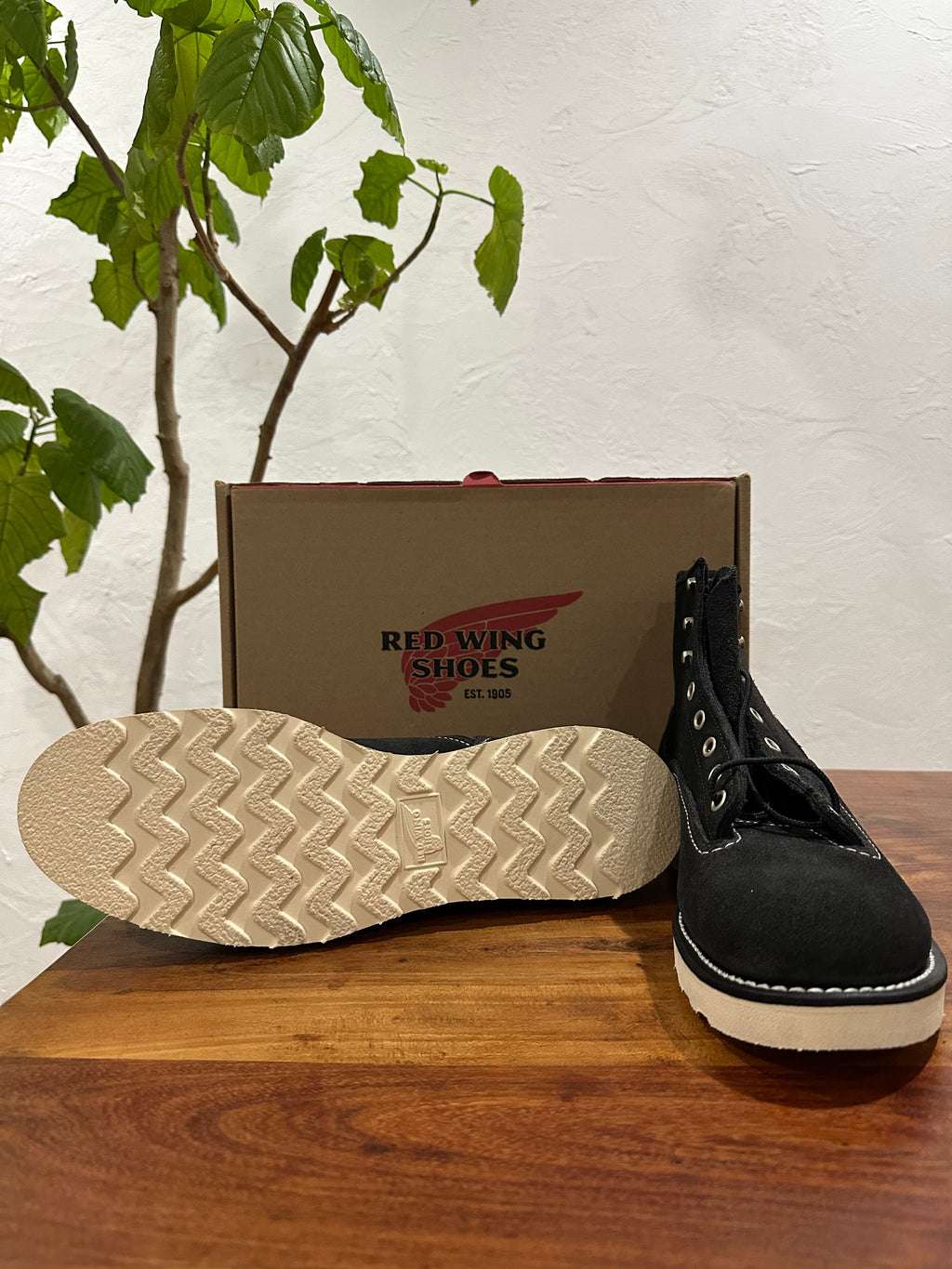 Red Wing (レッドウィング) 2900 6" Lineman Boot (Abilene Roughout) ブラック (Black) ブラック「アビレーン」ラフアウト (Black "Abilene" Roughout) トラクショントレッド・ソール (Traction Tred Sole) used boots - fr_4 view