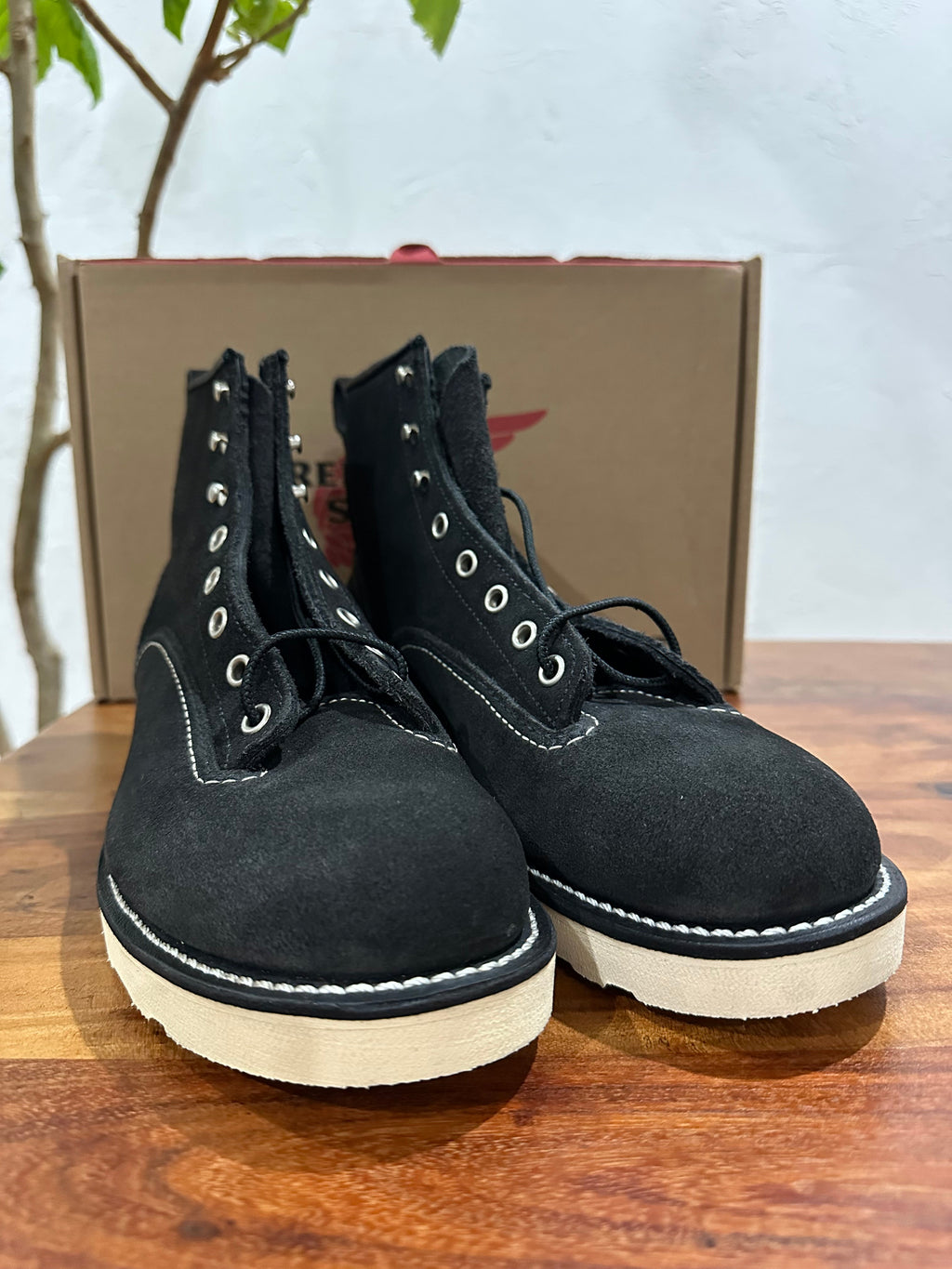Red Wing (レッドウィング) 2900 6" Lineman Boot (Abilene Roughout) ブラック (Black) ブラック「アビレーン」ラフアウト (Black "Abilene" Roughout) トラクショントレッド・ソール (Traction Tred Sole) used boots - toe_2 view