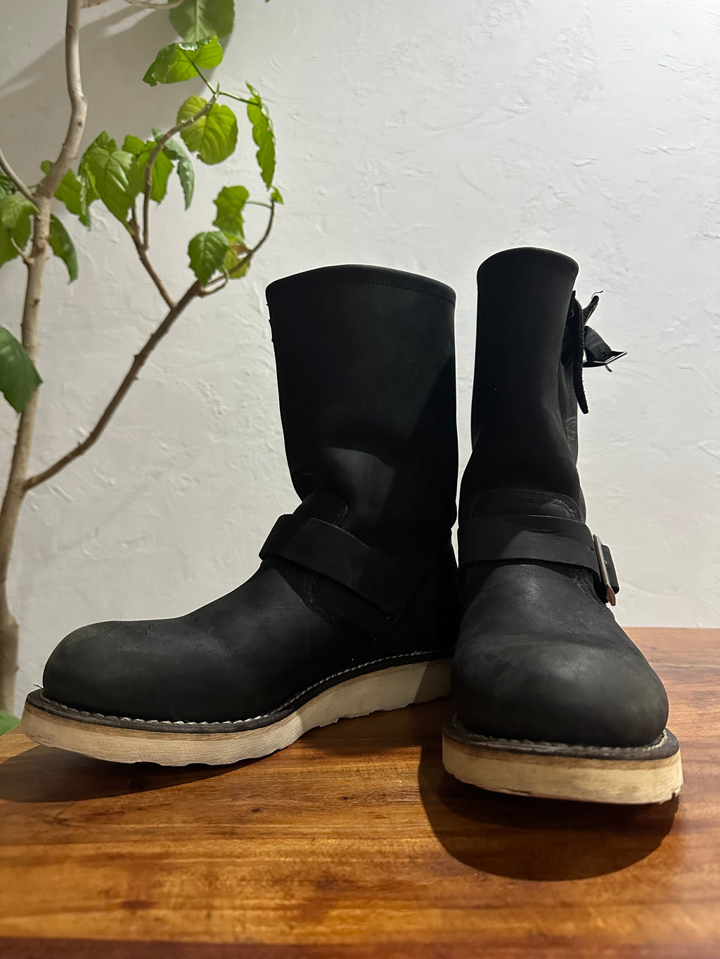 Red Wing (レッドウィング) 2974 Engineer Boot ブラック ブラック「ランバージャック」ヌバック トラクショントレッドソール used boots - fr_2 view