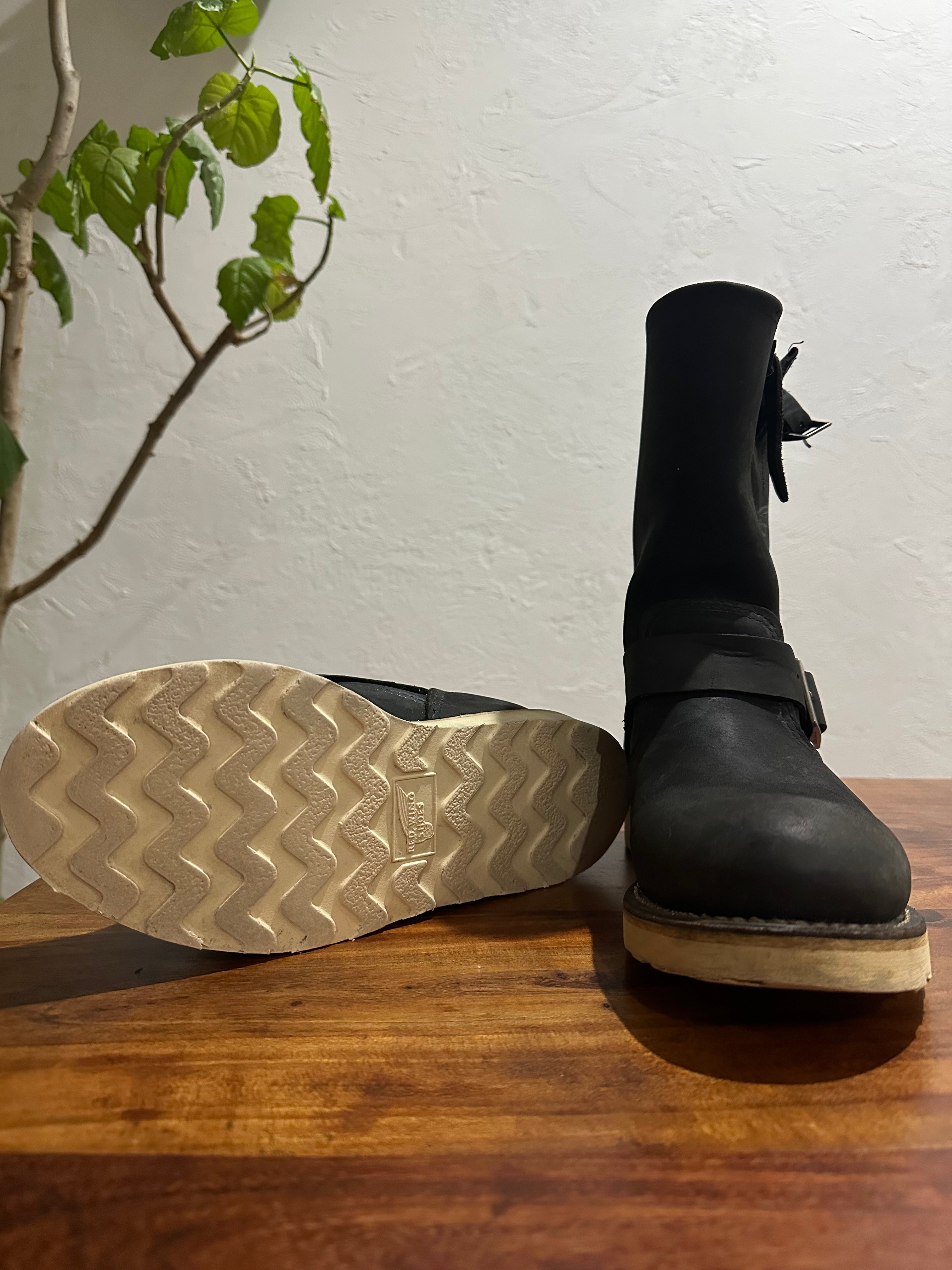 Red Wing (レッドウィング) 2974 Engineer Boot ブラック ブラック「ランバージャック」ヌバック トラクショントレッドソール used boots - fr_3 view