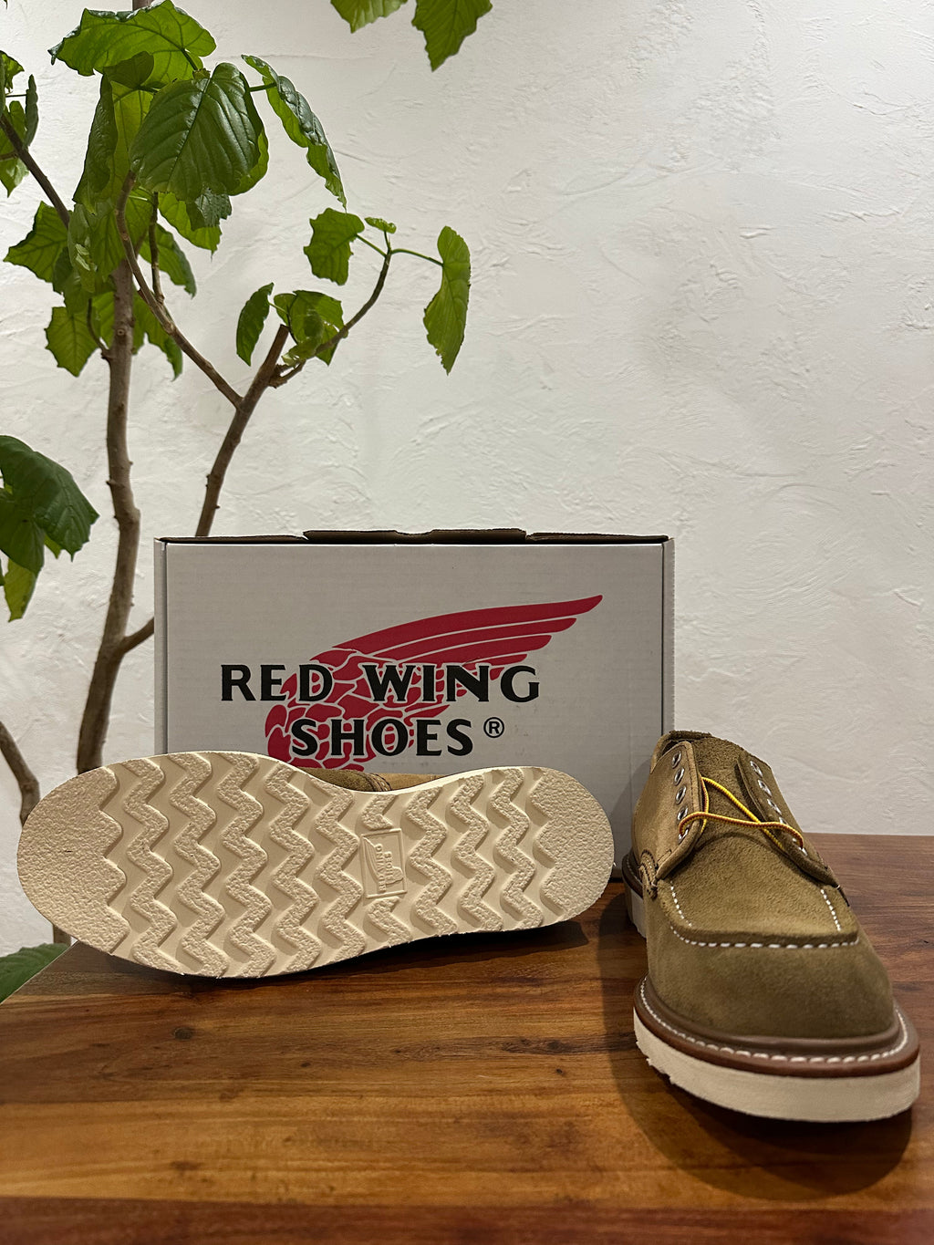 Red Wing (レッドウィング) 3113 Shop Moc Oxford (Engineered Garments Collab) ベージュ (Beige) / マルチカラー キャメル・マルチレザー (Camel Multi Leather) / ミュールスキナー / オリーブモハヴェ ビブラム・ミニラグソール (Vibram Mini-Lug) used boots - fr_3 view