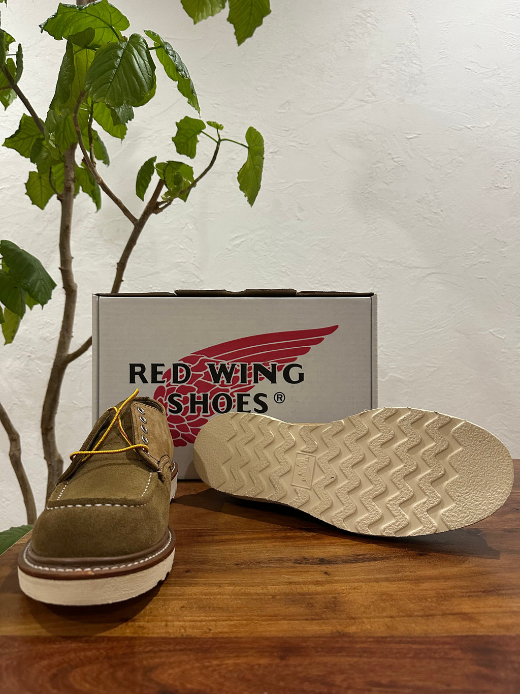 Red Wing (レッドウィング) 3113 Shop Moc Oxford (Engineered Garments Collab) ベージュ (Beige) / マルチカラー キャメル・マルチレザー (Camel Multi Leather) / ミュールスキナー / オリーブモハヴェ ビブラム・ミニラグソール (Vibram Mini-Lug) used boots - fr_4 view
