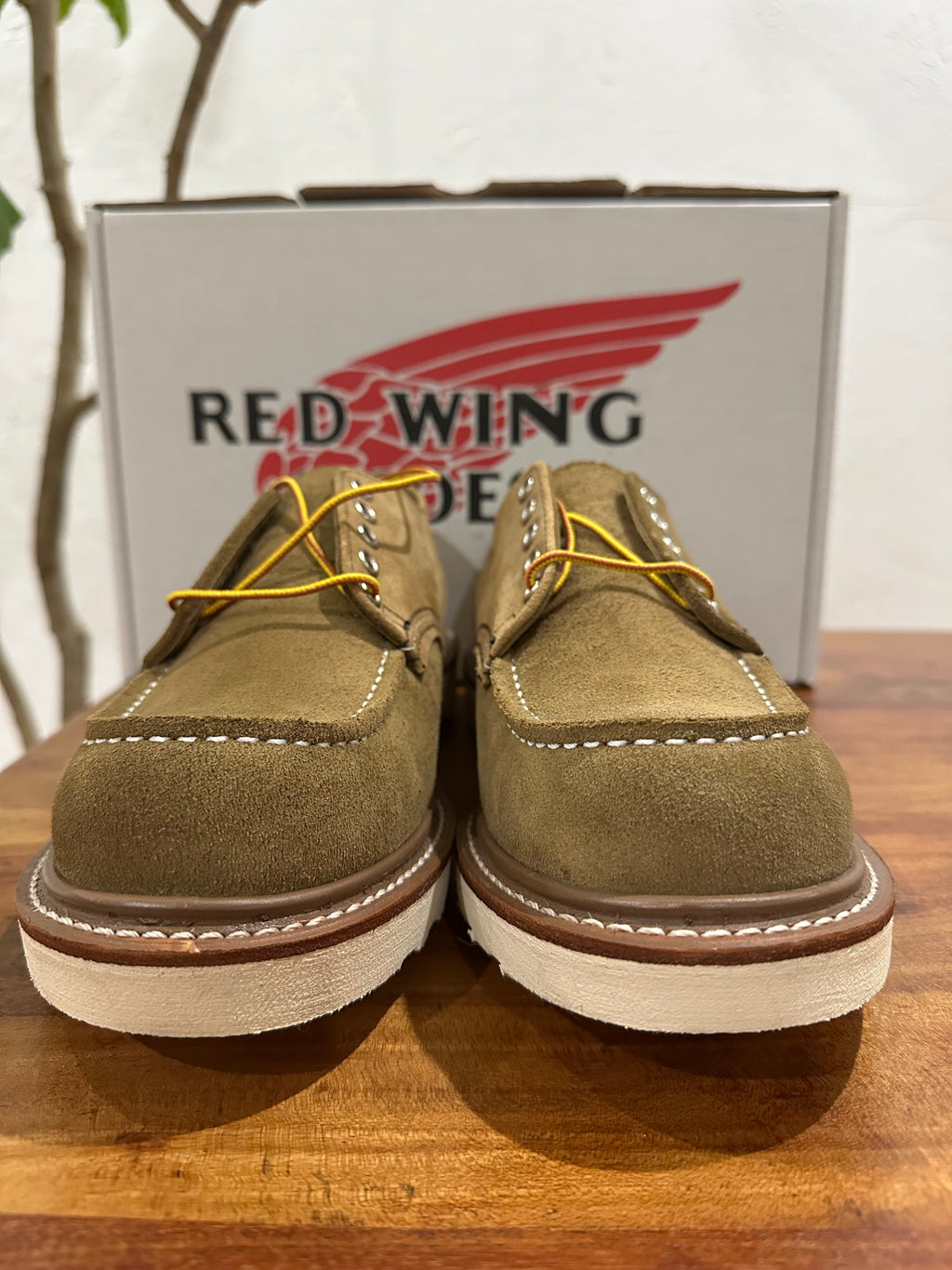 Red Wing (レッドウィング) 3113 Shop Moc Oxford (Engineered Garments Collab) ベージュ (Beige) / マルチカラー キャメル・マルチレザー (Camel Multi Leather) / ミュールスキナー / オリーブモハヴェ ビブラム・ミニラグソール (Vibram Mini-Lug) used boots - toe_1 view