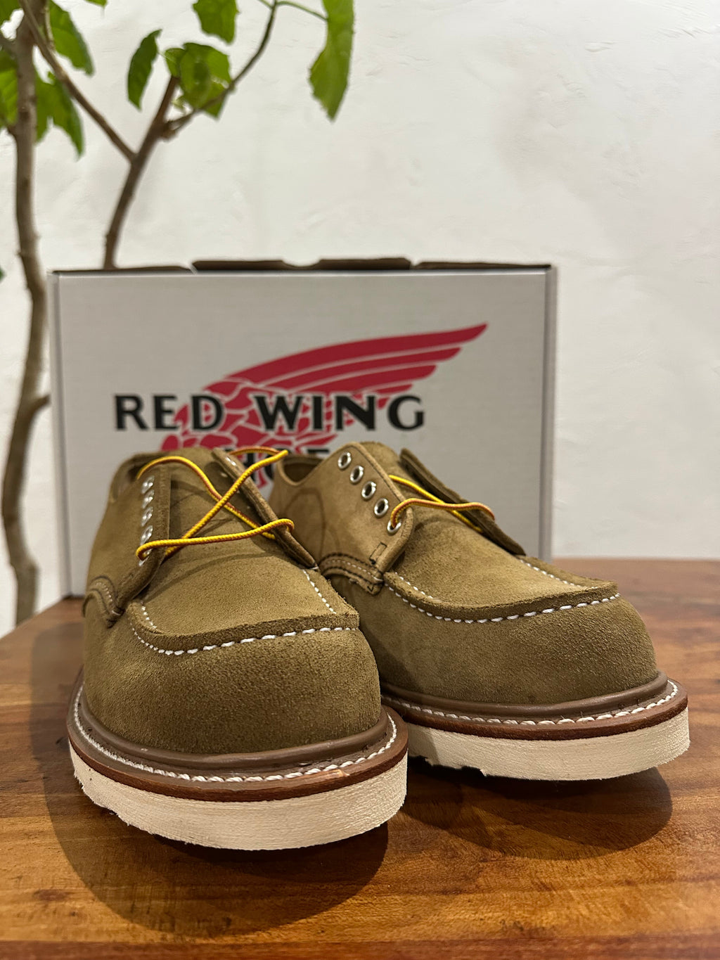Red Wing (レッドウィング) 3113 Shop Moc Oxford (Engineered Garments Collab) ベージュ (Beige) / マルチカラー キャメル・マルチレザー (Camel Multi Leather) / ミュールスキナー / オリーブモハヴェ ビブラム・ミニラグソール (Vibram Mini-Lug) used boots - toe_2 view