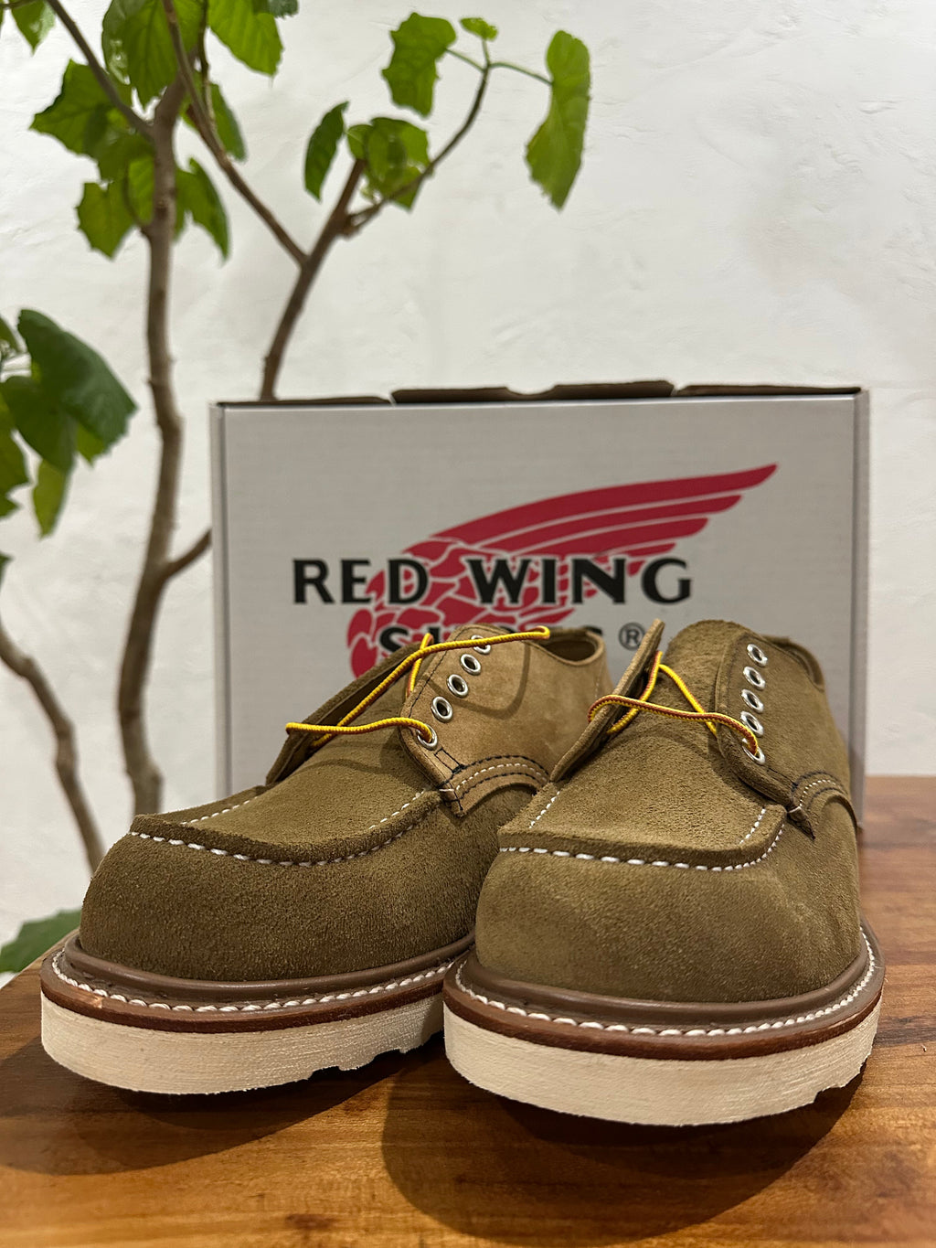 Red Wing (レッドウィング) 3113 Shop Moc Oxford (Engineered Garments Collab) ベージュ (Beige) / マルチカラー キャメル・マルチレザー (Camel Multi Leather) / ミュールスキナー / オリーブモハヴェ ビブラム・ミニラグソール (Vibram Mini-Lug) used boots - toe_3 view