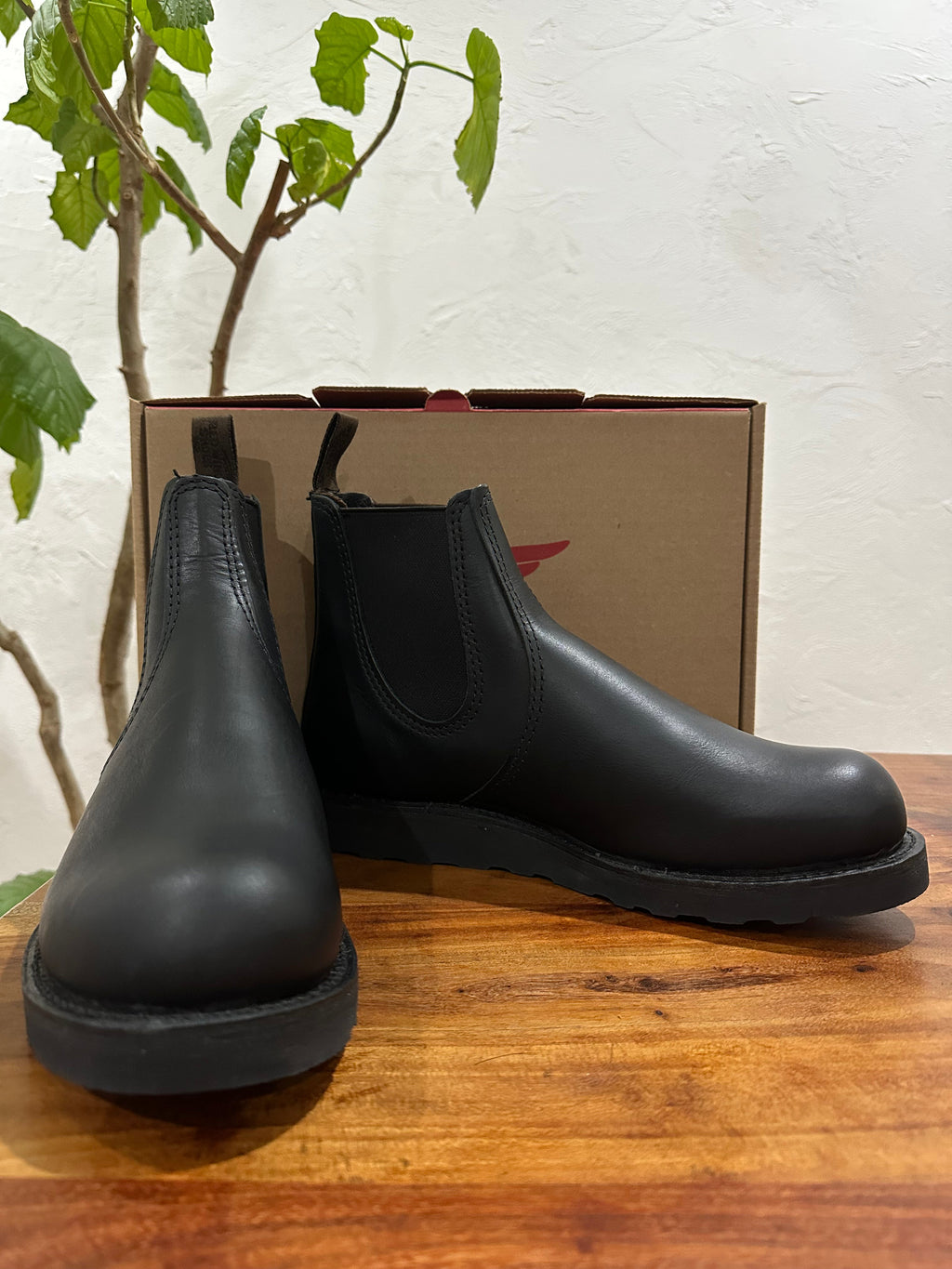 Red Wing (レッドウィング) 3194 Classic Chelsea ブラック (Black) ブラック・ハーネス (Black Harness) トラクショントレッド・ソール (Traction Tred Sole) used boots - fr_1 view