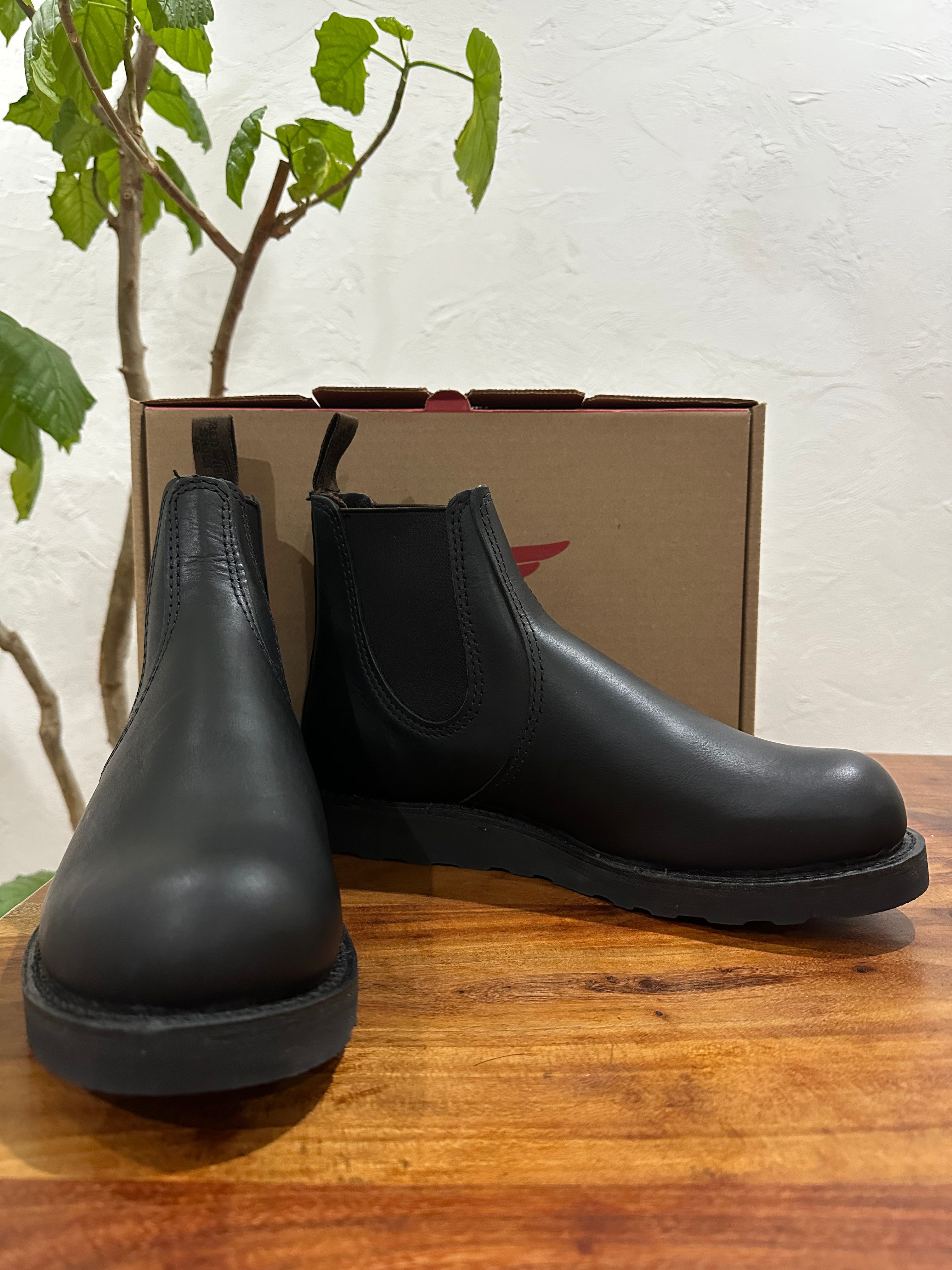Red Wing (レッドウィング) 3194 Classic Chelsea ブラック (Black) ブラック・ハーネス (Black Harness) トラクショントレッド・ソール (Traction Tred Sole) used boots - fr_1 view