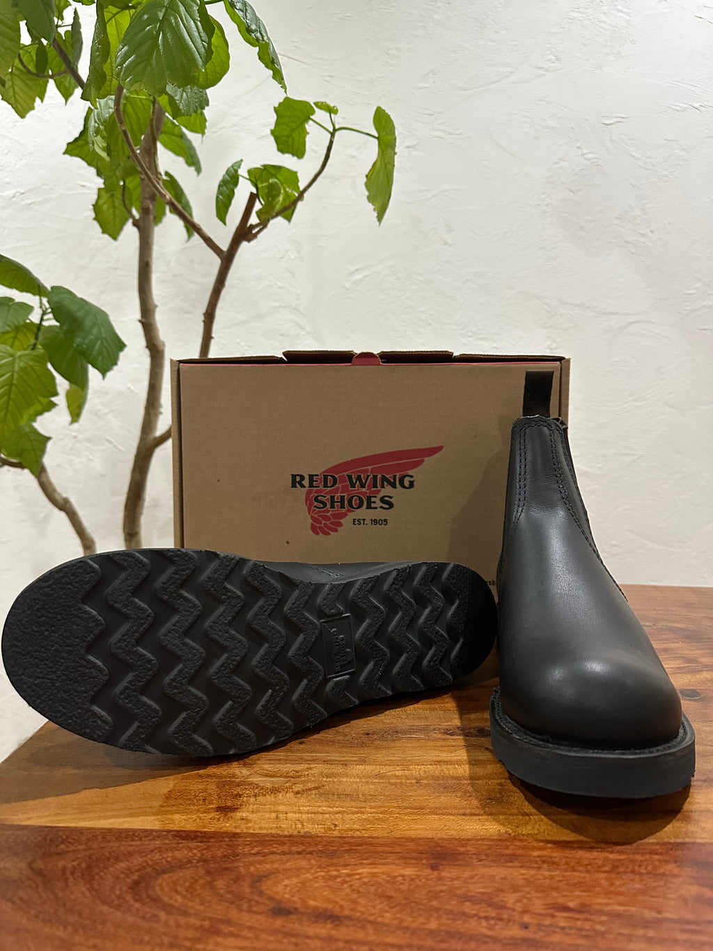 Red Wing (レッドウィング) 3194 Classic Chelsea ブラック (Black) ブラック・ハーネス (Black Harness) トラクショントレッド・ソール (Traction Tred Sole) used boots - fr_3 view