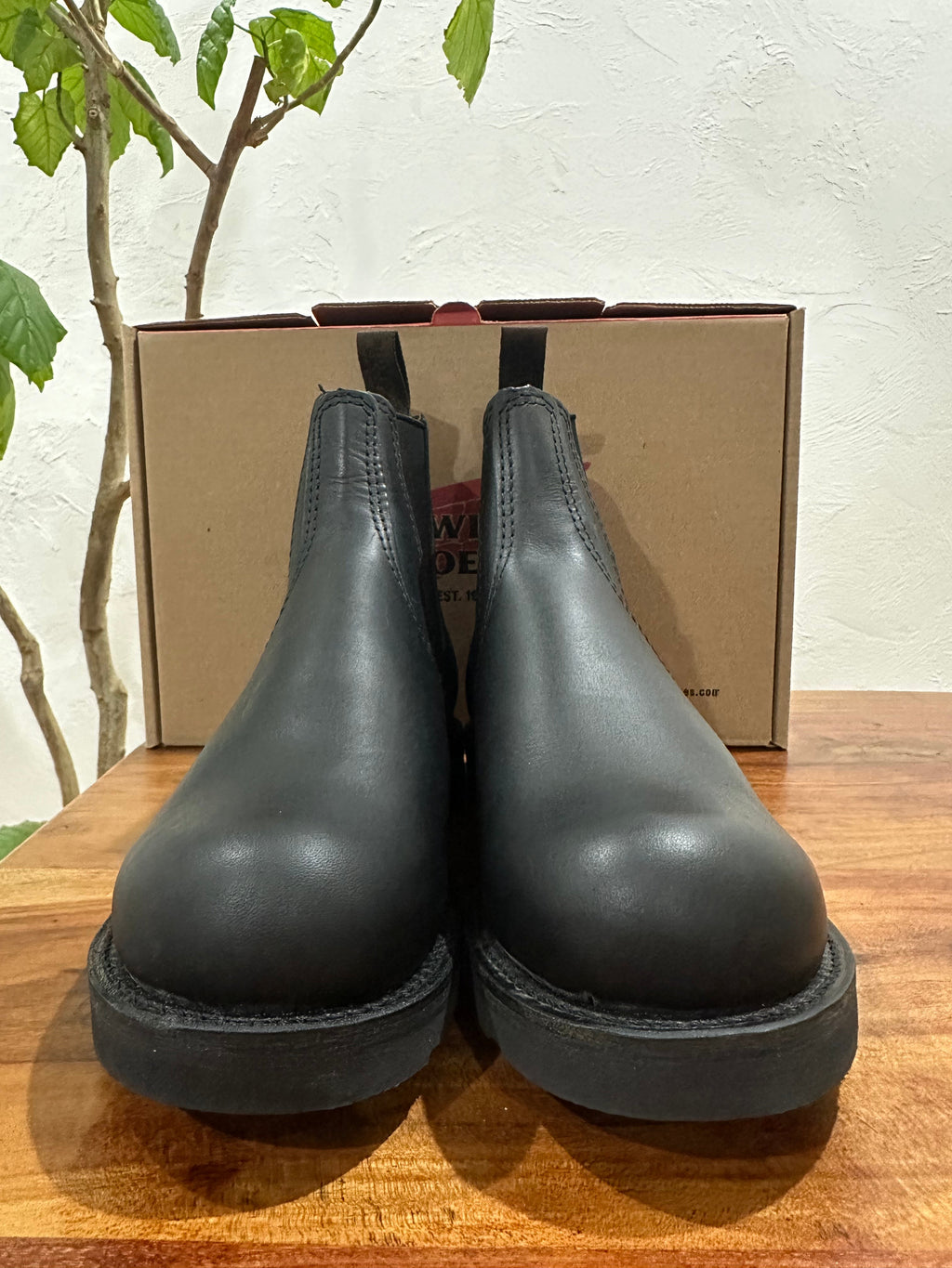 Red Wing (レッドウィング) 3194 Classic Chelsea ブラック (Black) ブラック・ハーネス (Black Harness) トラクショントレッド・ソール (Traction Tred Sole) used boots - toe_1 view