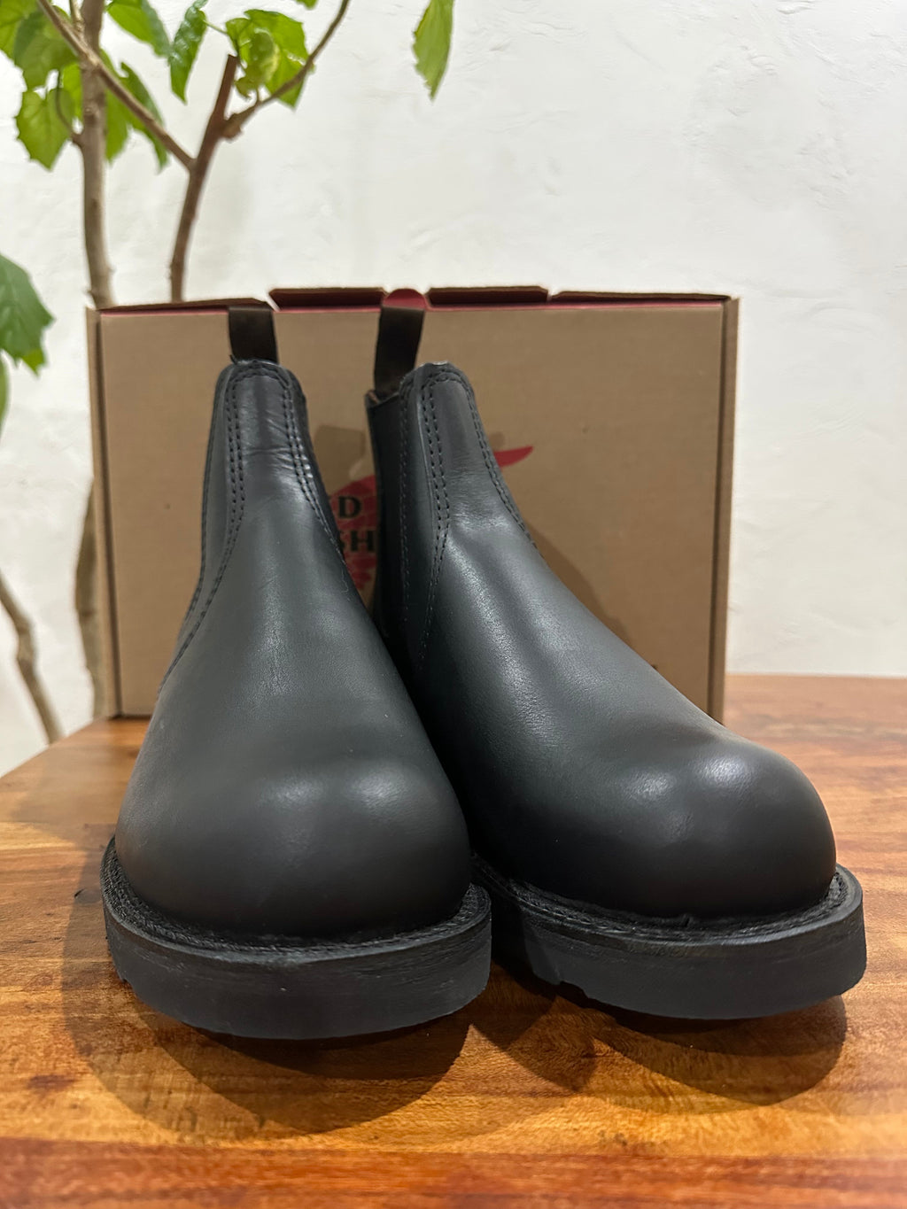 Red Wing (レッドウィング) 3194 Classic Chelsea ブラック (Black) ブラック・ハーネス (Black Harness) トラクショントレッド・ソール (Traction Tred Sole) used boots - toe_2 view