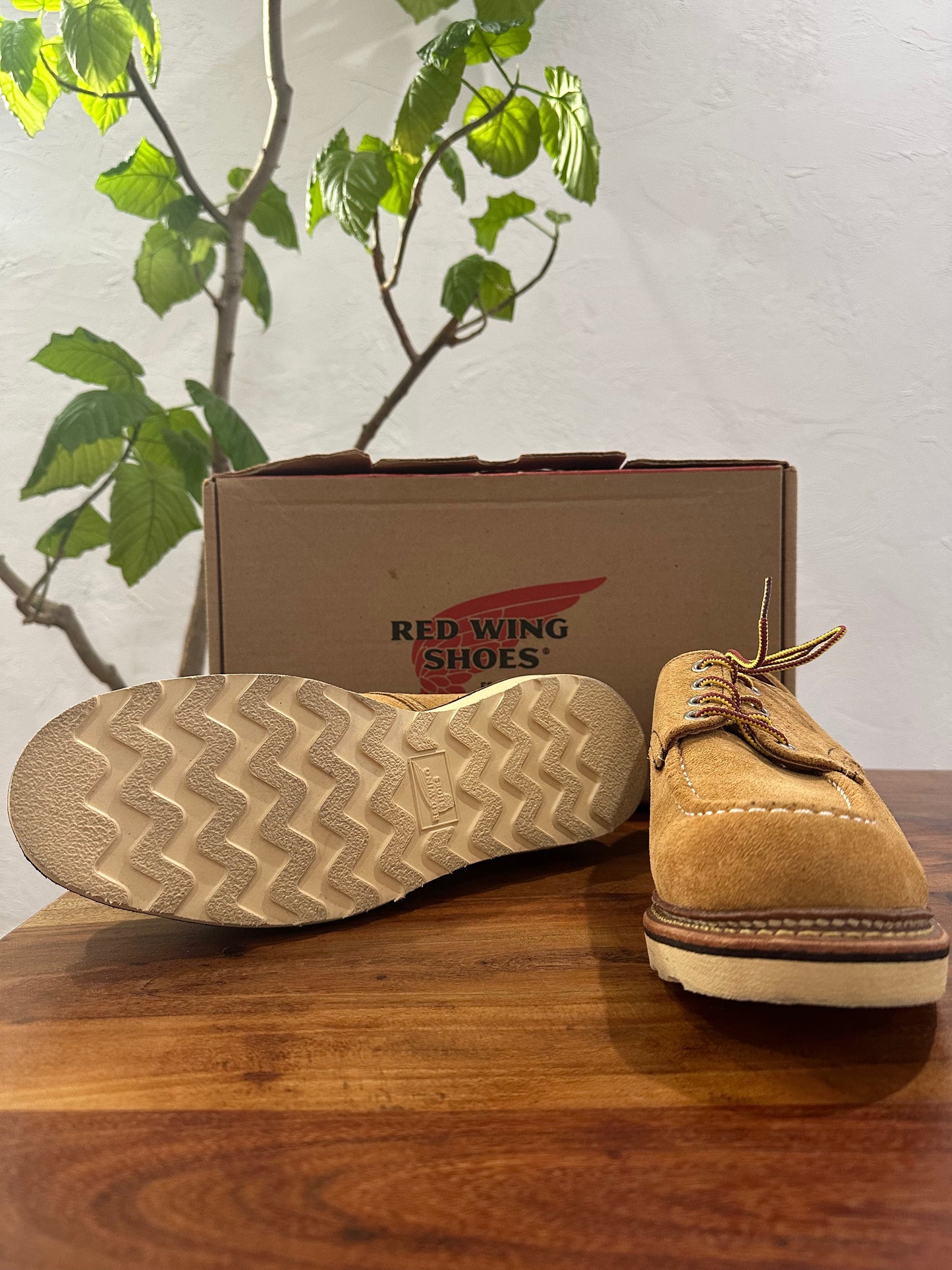 Red Wing (レッドウィング) 8105 Work Oxford (Moc Toe) ベージュ (Beige) メイズ・アビレーン・ラフアウト (Maize Abilene Roughout) トラクショントレッドソール (Traction Tred Sole) used boots - fr_3 view