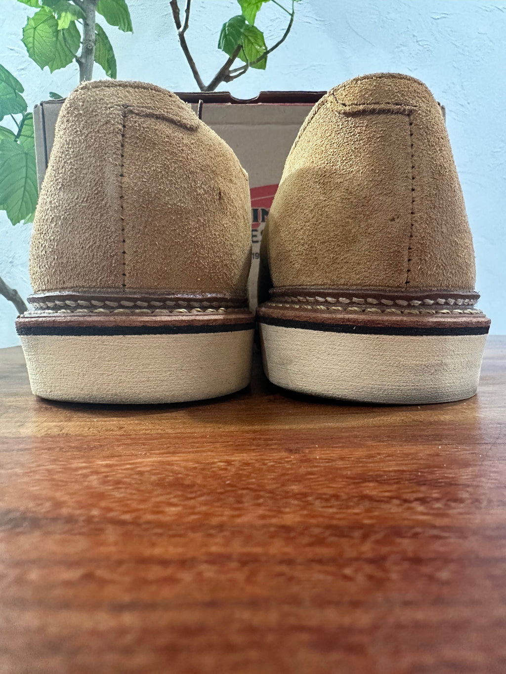 Red Wing (レッドウィング) 8105 Work Oxford (Moc Toe) ベージュ (Beige) メイズ・アビレーン・ラフアウト (Maize Abilene Roughout) トラクショントレッドソール (Traction Tred Sole) used boots - heal_1 view