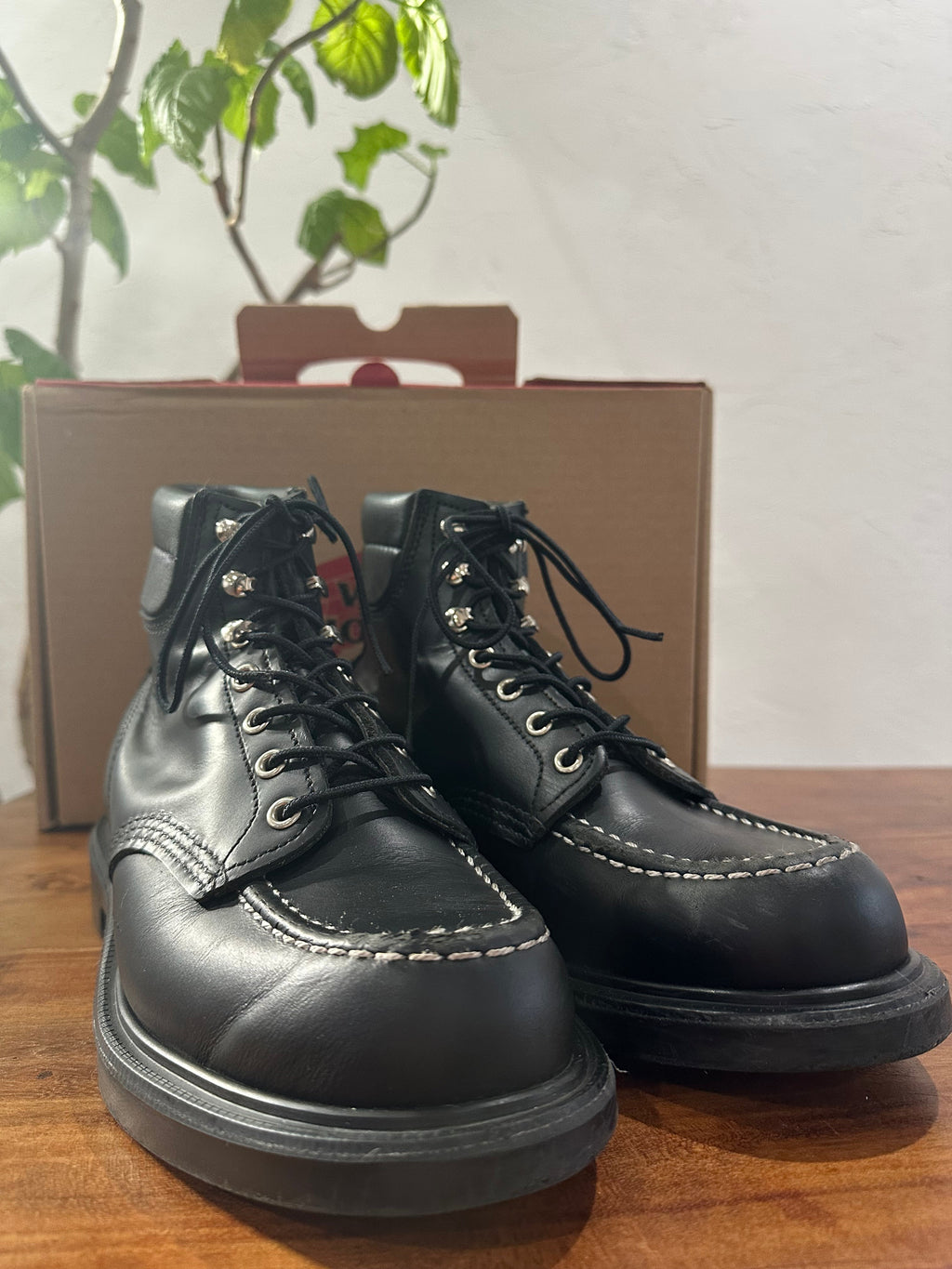 Red Wing (レッドウィング) 8133 SuperSole 6-inch Moc ブラック (Black) ブラック・クローム (Black "Chrome") スーパーソール (SuperSole) used boots - toe_2 view