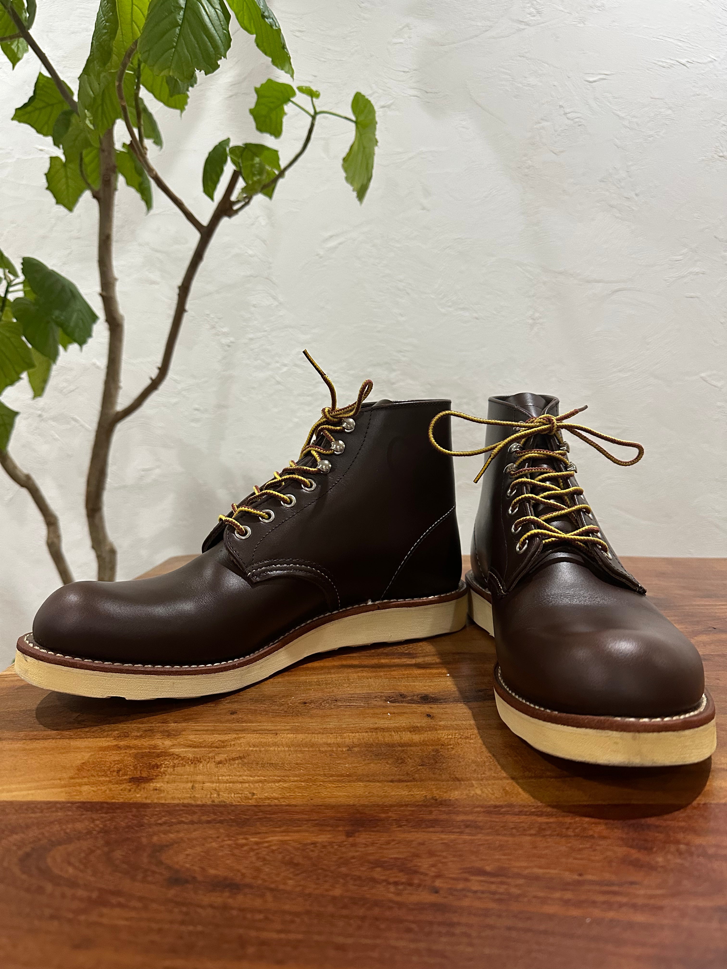 Red Wing (レッドウィング) 8134 Classic Work 6-Inch Round Toe チョコレート (Chocolate) チョコレート・クローム (Chocolate Chrome) トラクショントレッド・ソール (Traction Tred Sole) used boots - fr_1 view