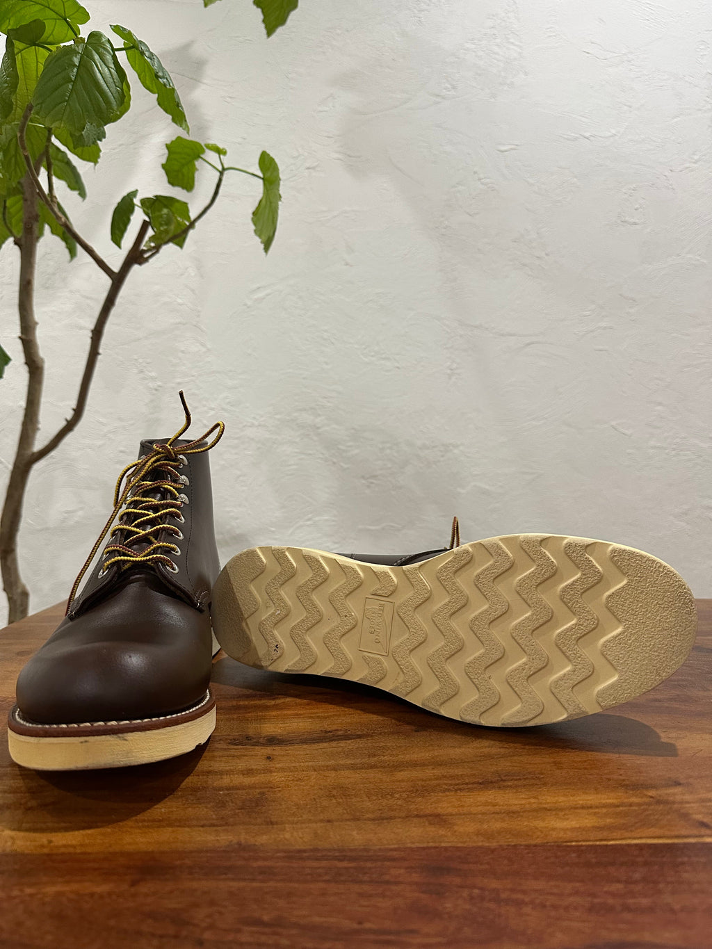 Red Wing (レッドウィング) 8134 Classic Work 6-Inch Round Toe チョコレート (Chocolate) チョコレート・クローム (Chocolate Chrome) トラクショントレッド・ソール (Traction Tred Sole) used boots - fr_4 view