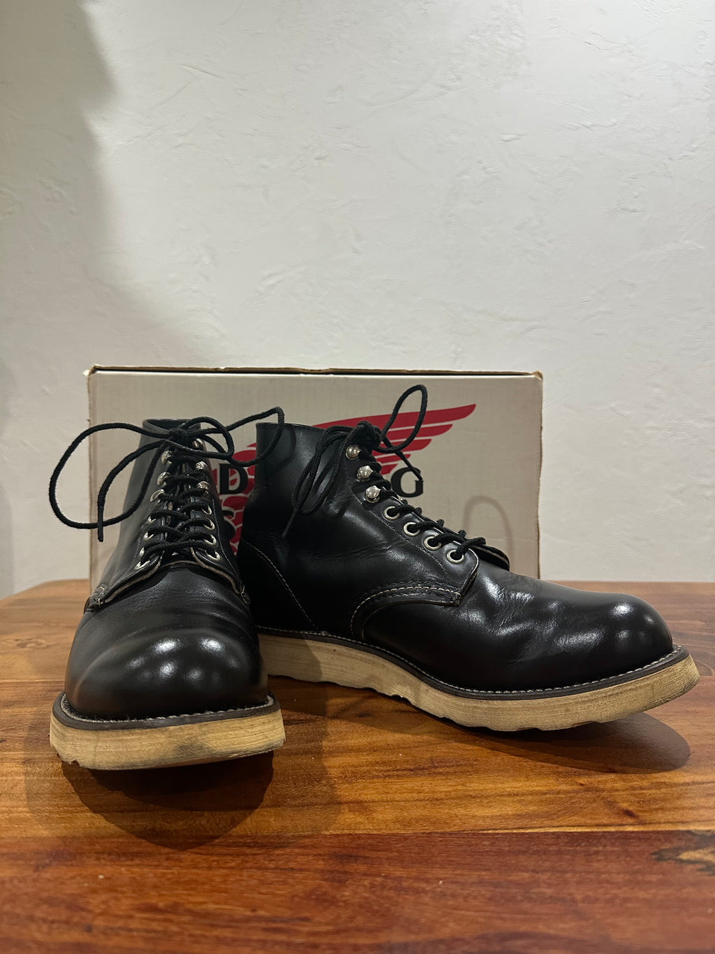 Red Wing (レッドウィング) 8165 Classic Work 6-Inch Round Toe ブラック (Black) ブラック・クローム (Black Chrome) トラクショントレッド・ソール (Traction Tred Sole) used boots - fr_1 view