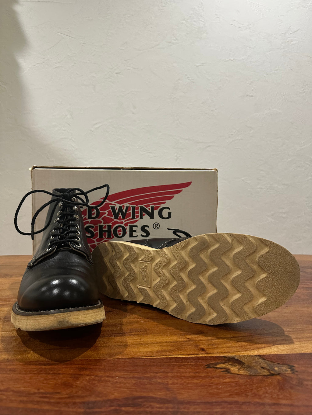 Red Wing (レッドウィング) 8165 Classic Work 6-Inch Round Toe ブラック (Black) ブラック・クローム (Black Chrome) トラクショントレッド・ソール (Traction Tred Sole) used boots - fr_4 view