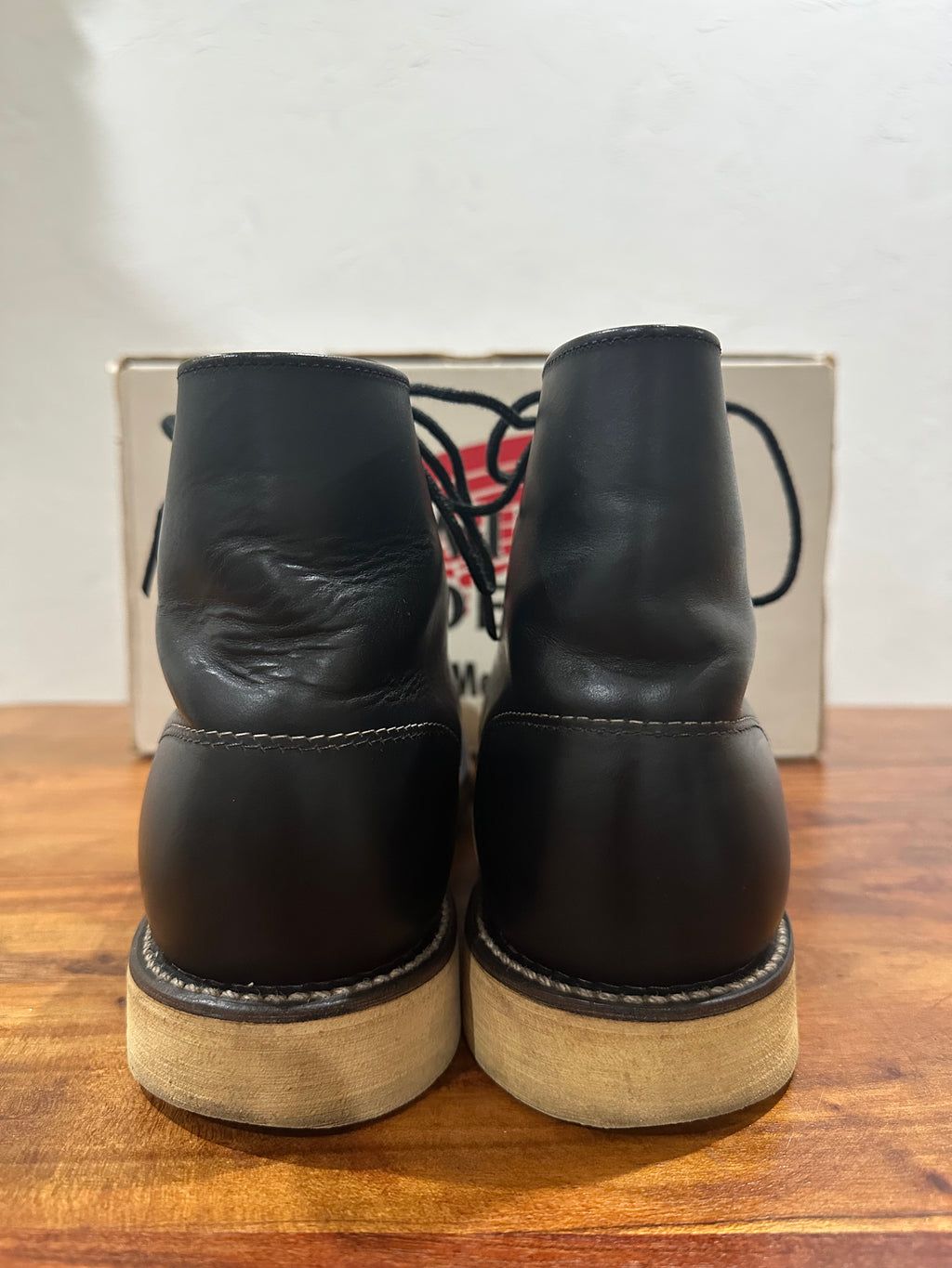 Red Wing (レッドウィング) 8165 Classic Work 6-Inch Round Toe ブラック (Black) ブラック・クローム (Black Chrome) トラクショントレッド・ソール (Traction Tred Sole) used boots - heal_1 view