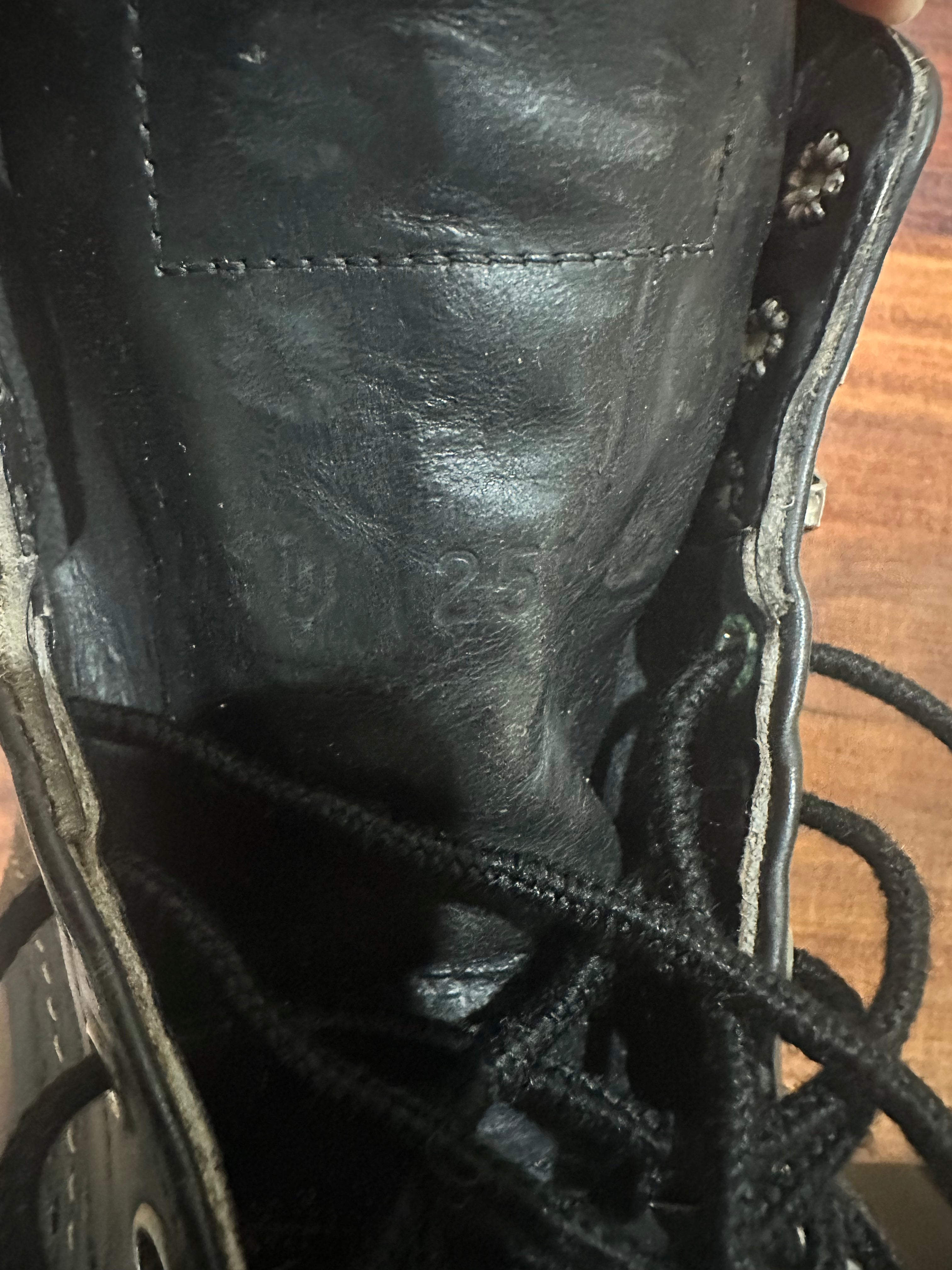 Red Wing (レッドウィング) 8165 Classic Work 6-Inch Round Toe ブラック (Black) ブラック・クローム (Black Chrome) トラクショントレッド・ソール (Traction Tred Sole) used boots - tag_1 view