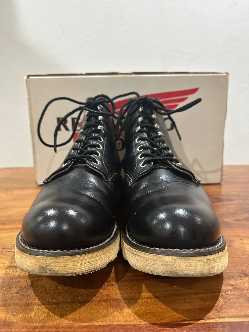 Red Wing (レッドウィング) 8165 Classic Work 6-Inch Round Toe ブラック (Black) ブラック・クローム (Black Chrome) トラクショントレッド・ソール (Traction Tred Sole) used boots - toe_1 view