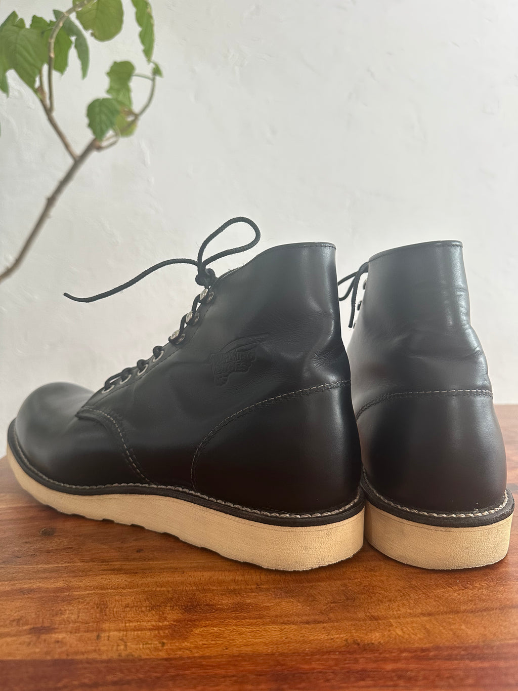 Red Wing (レッドウィング) 8165 Classic Work 6-Inch Round Toe ブラック (Black) ブラック・クローム (Black Chrome) トラクショントレッド・ソール (Traction Tred Sole) used boots - back_1 view
