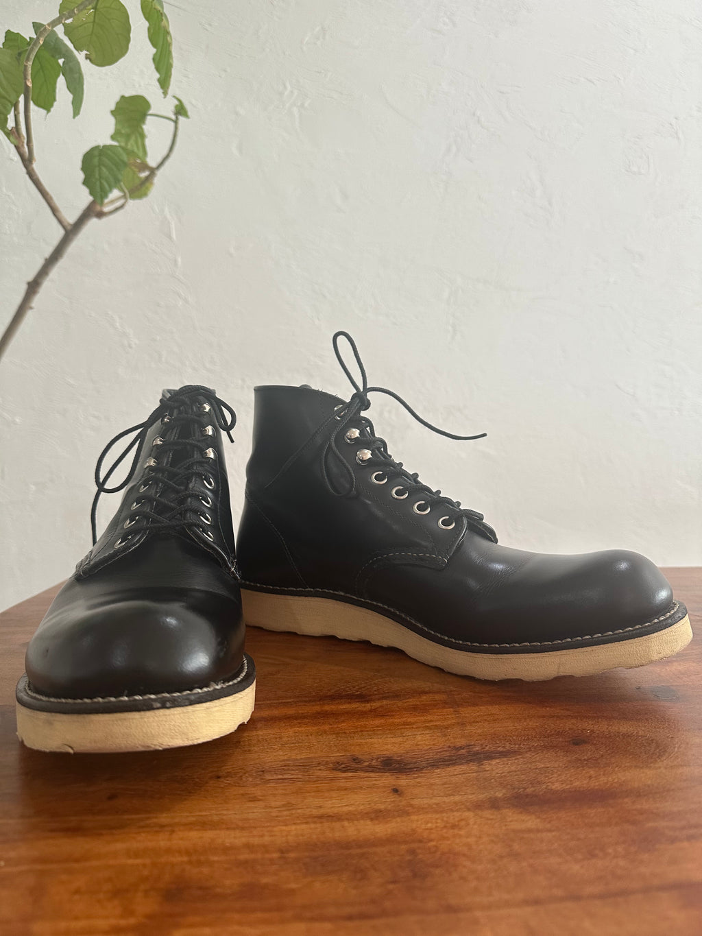 Red Wing (レッドウィング) 8165 Classic Work 6-Inch Round Toe ブラック (Black) ブラック・クローム (Black Chrome) トラクショントレッド・ソール (Traction Tred Sole) used boots - fr_1 view