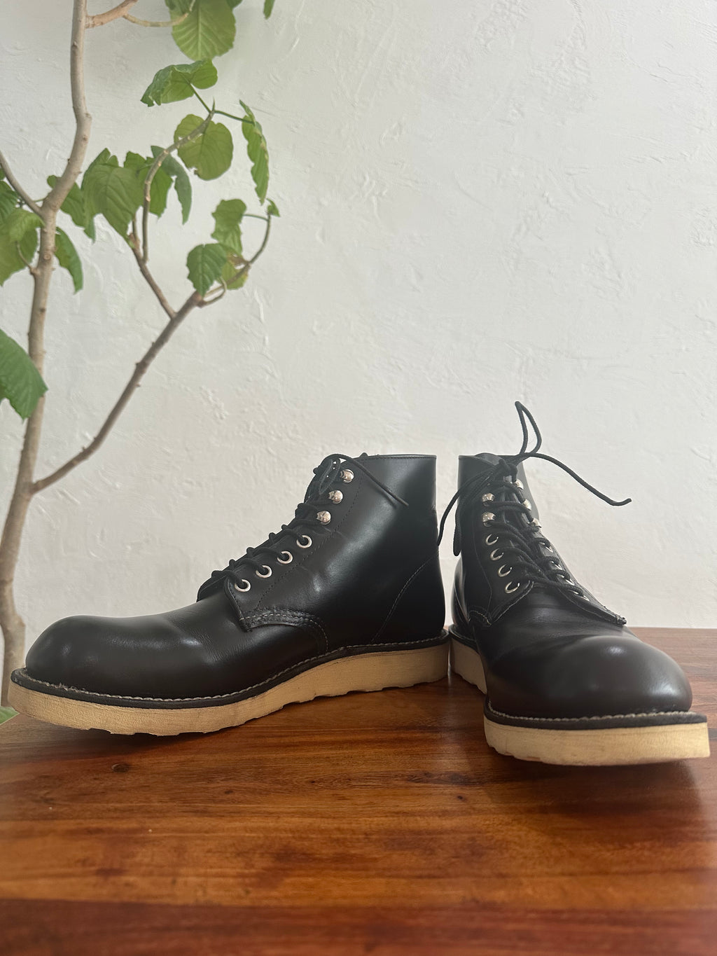 Red Wing (レッドウィング) 8165 Classic Work 6-Inch Round Toe ブラック (Black) ブラック・クローム (Black Chrome) トラクショントレッド・ソール (Traction Tred Sole) used boots - fr_2 view