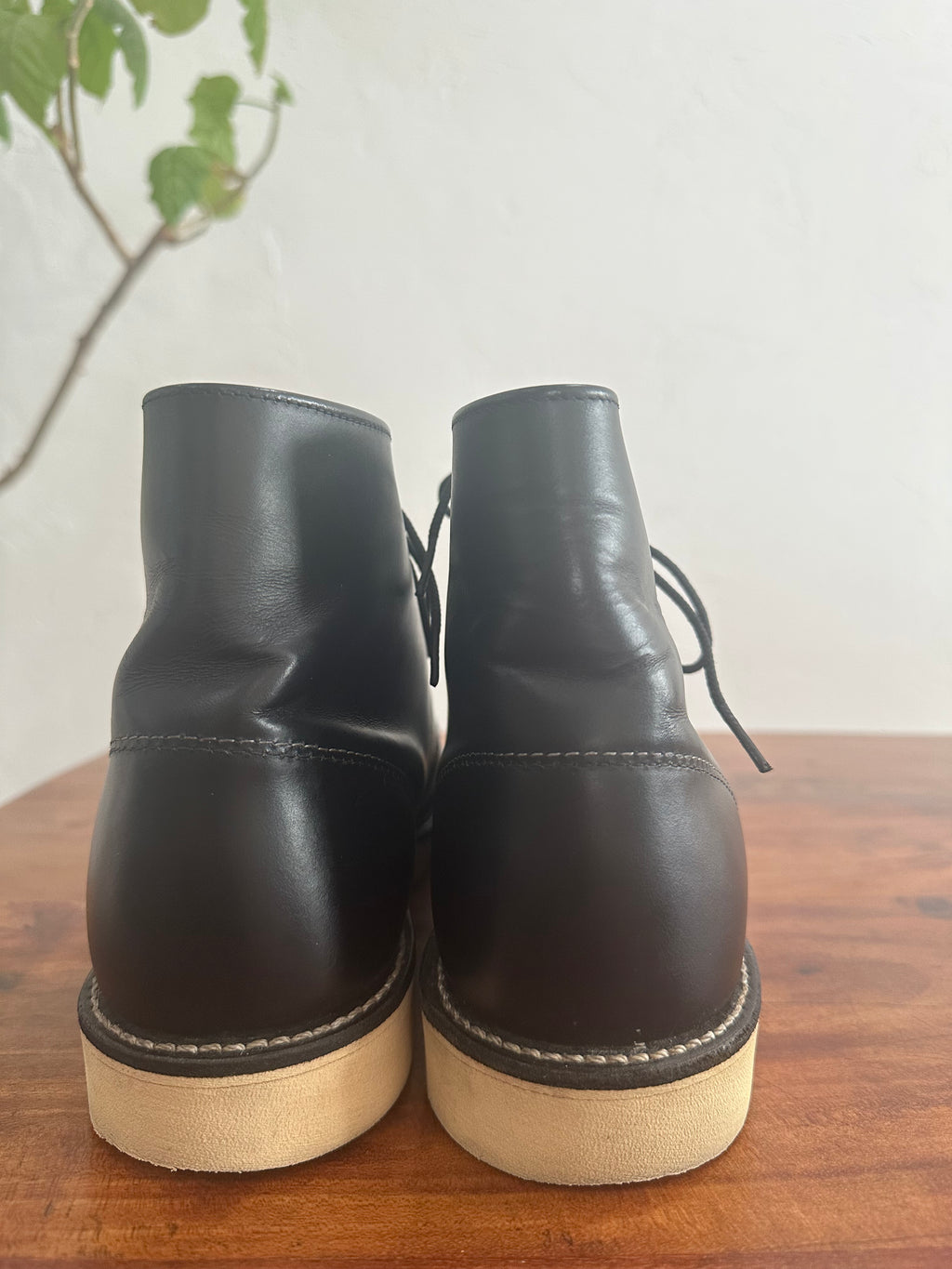 Red Wing (レッドウィング) 8165 Classic Work 6-Inch Round Toe ブラック (Black) ブラック・クローム (Black Chrome) トラクショントレッド・ソール (Traction Tred Sole) used boots - heal_1 view