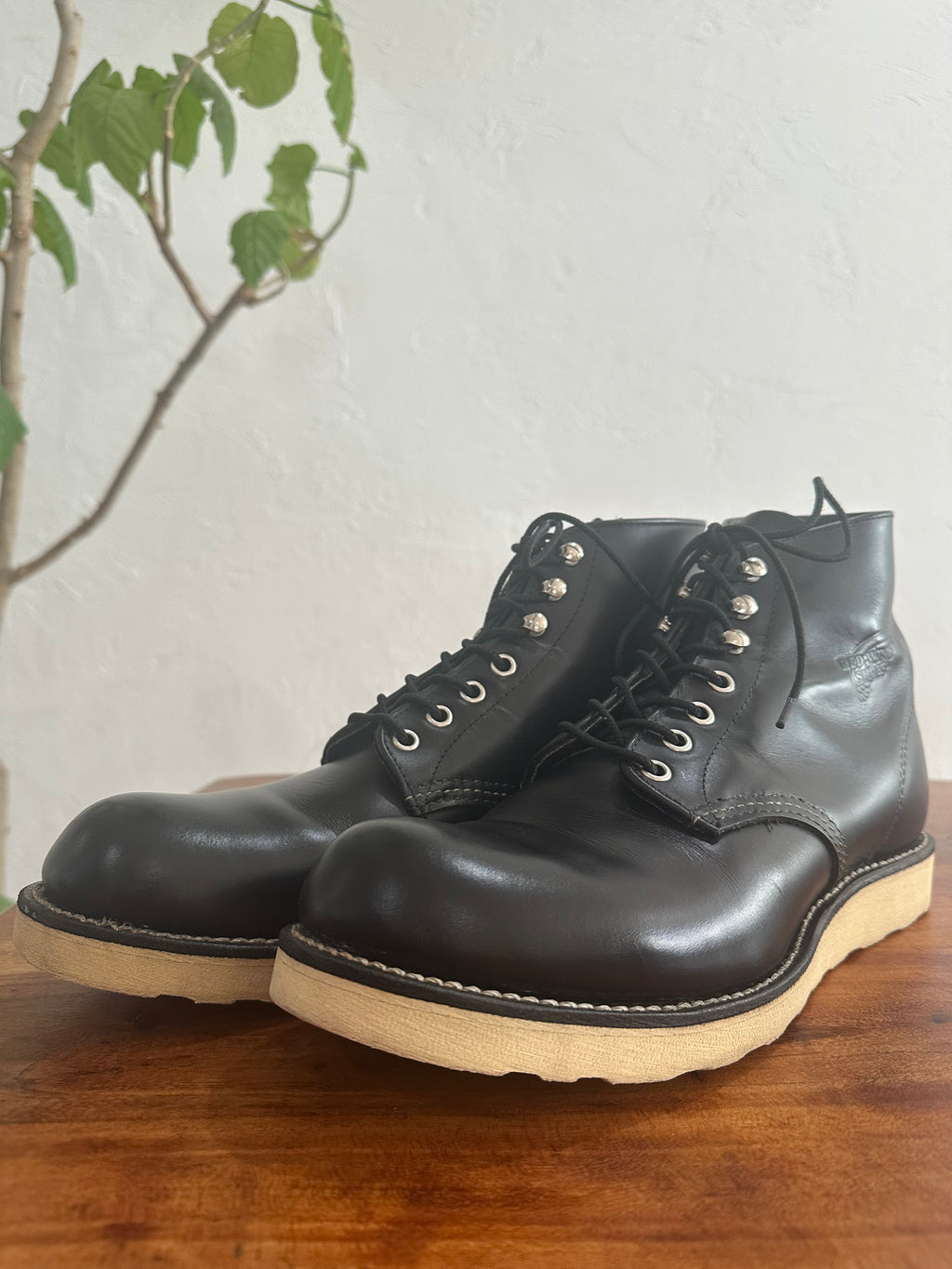 Red Wing (レッドウィング) 8165 Classic Work 6-Inch Round Toe ブラック (Black) ブラック・クローム (Black Chrome) トラクショントレッド・ソール (Traction Tred Sole) used boots - toe_3 view