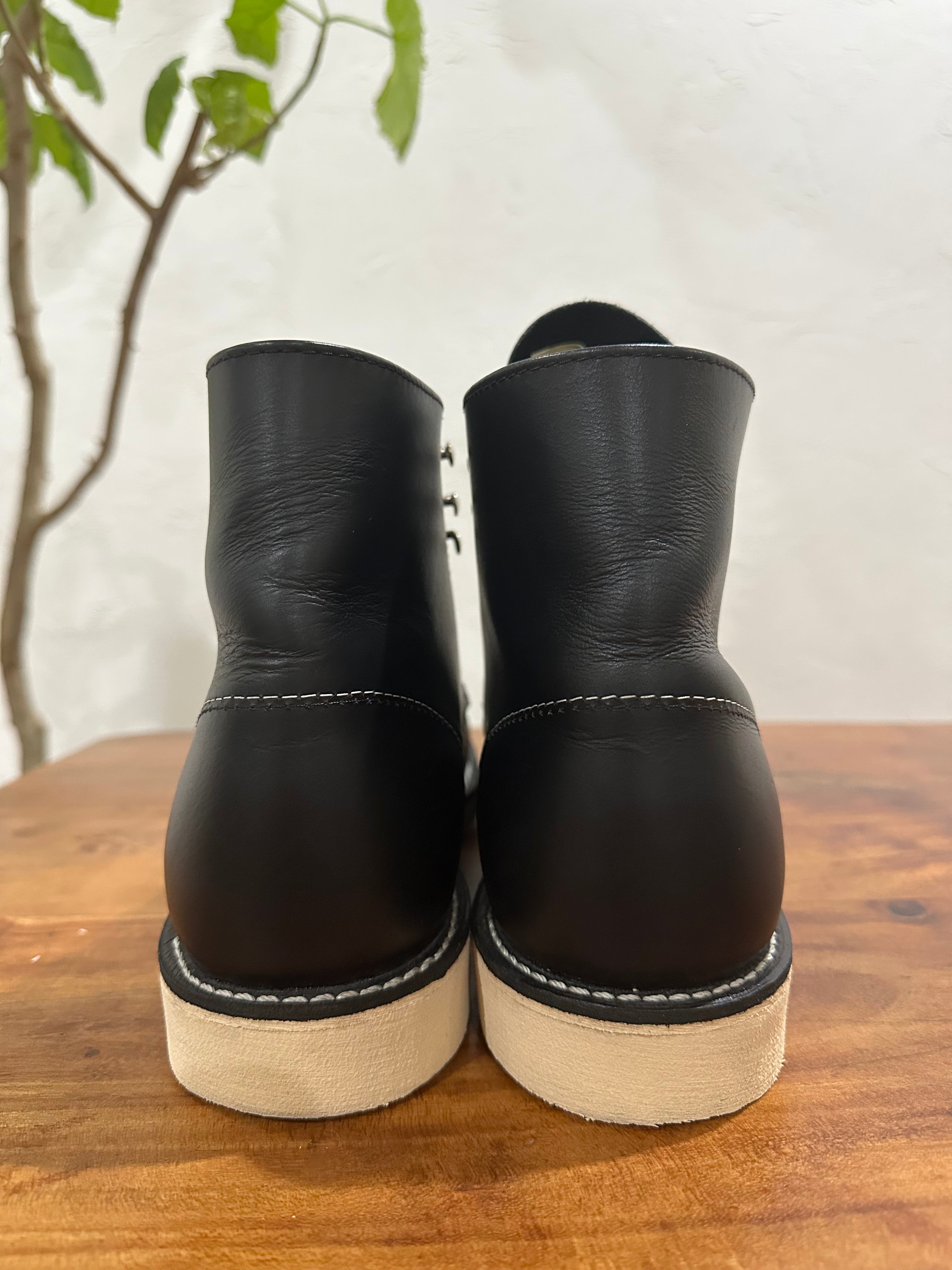 Red Wing (レッドウィング) 8165 Classic Work 6-Inch Round Toe ブラック (Black) ブラック・クローム (Black Chrome) トラクショントレッド・ソール (Traction Tred Sole) used boots - heal_1 view