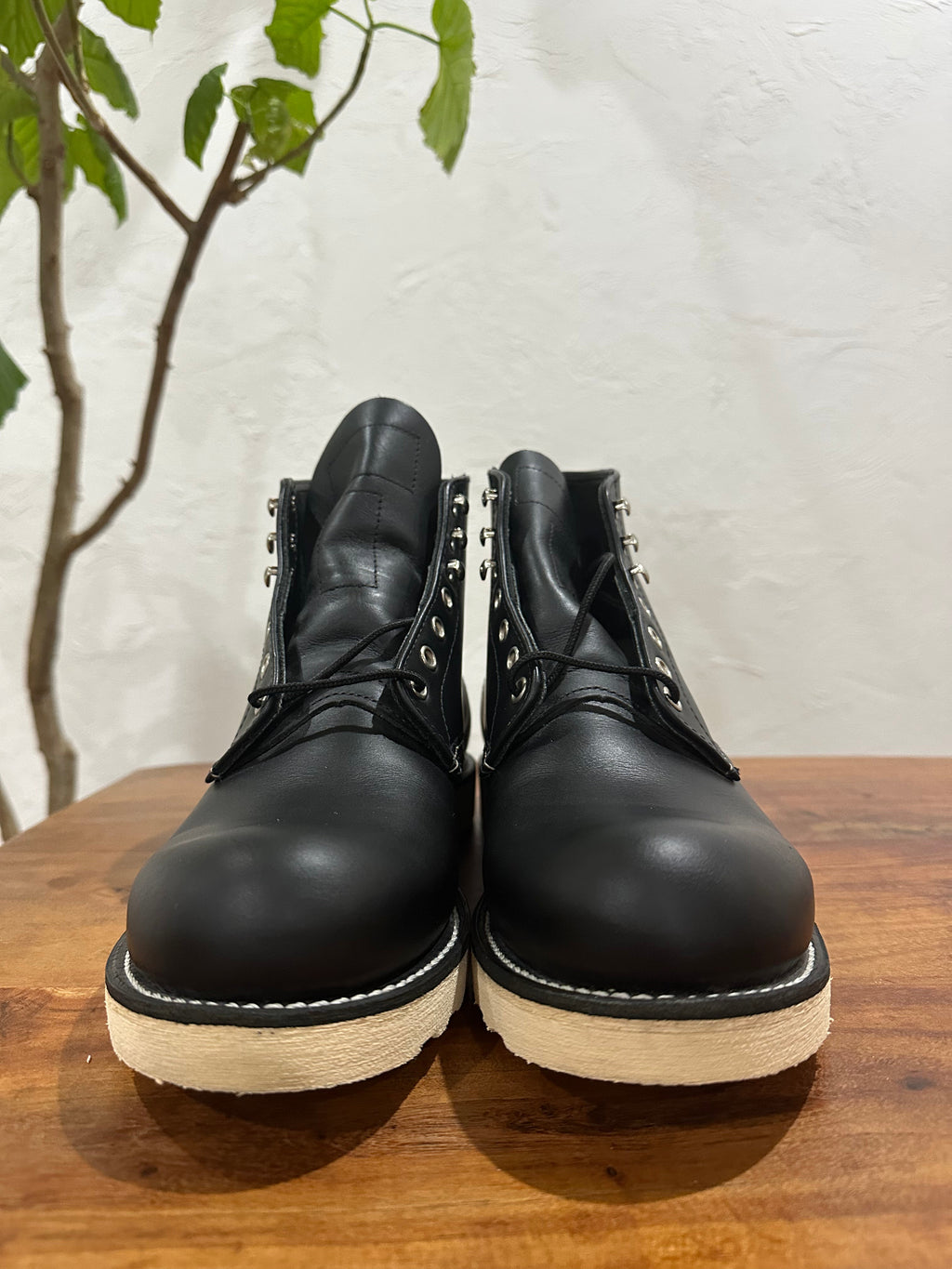 Red Wing (レッドウィング) 8165 Classic Work 6-Inch Round Toe ブラック (Black) ブラック・クローム (Black Chrome) トラクショントレッド・ソール (Traction Tred Sole) used boots - toe_1 view