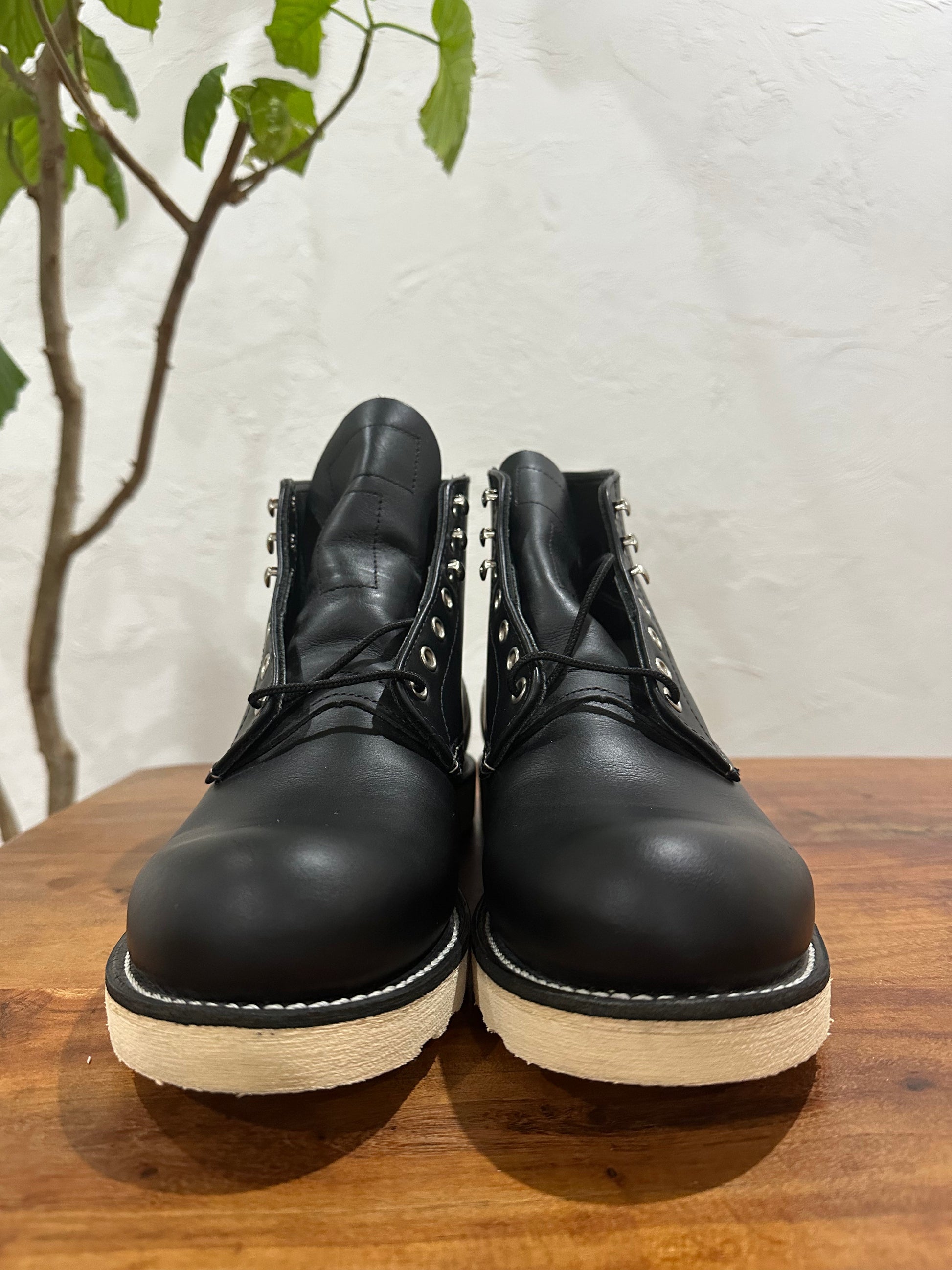 Red Wing (レッドウィング) 8165 Classic Work 6-Inch Round Toe ブラック (Black) ブラック・クローム (Black Chrome) トラクショントレッド・ソール (Traction Tred Sole) used boots - toe_1 view
