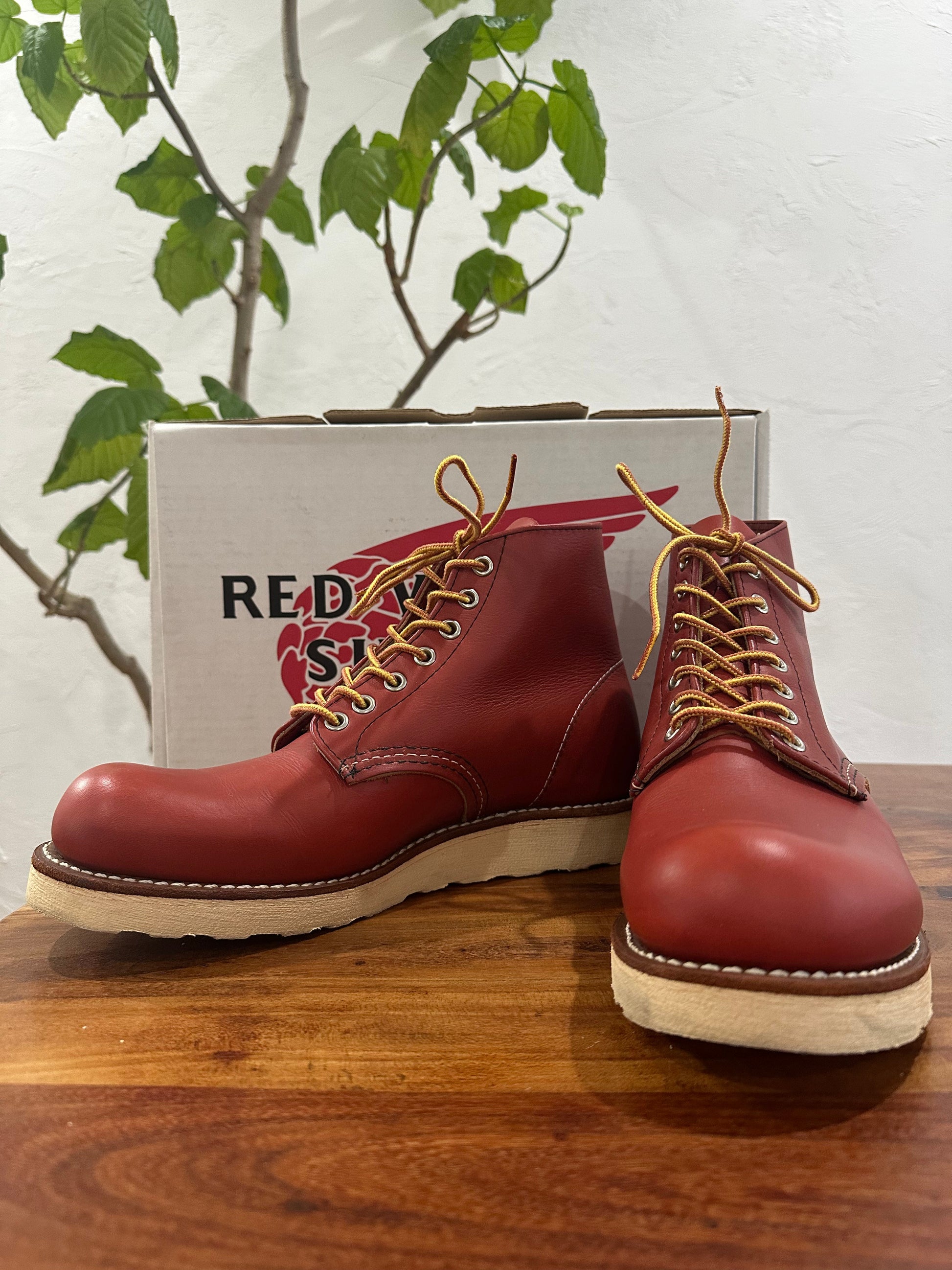 Red Wing (レッドウィング) 8166 Classic Work 6-Inch Round Toe オロラセット (Oro-Russet) オロラセット・ポーテージ (Oro-Russet Portage) トラクショントレッド・ソール (Traction Tred Sole) used boots - fr_2 view