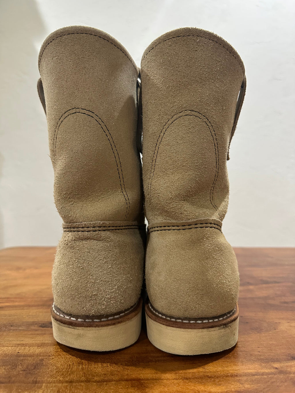 Red Wing (レッドウィング) 8168 9-inch Pecos ホーソーン (Hawthorne) ホーソーン・アビリーン・ラフアウト (Hawthorne Abilene Roughout) トラクショントレッド・ソール (Traction Tred Sole) used boots - heal_1 view
