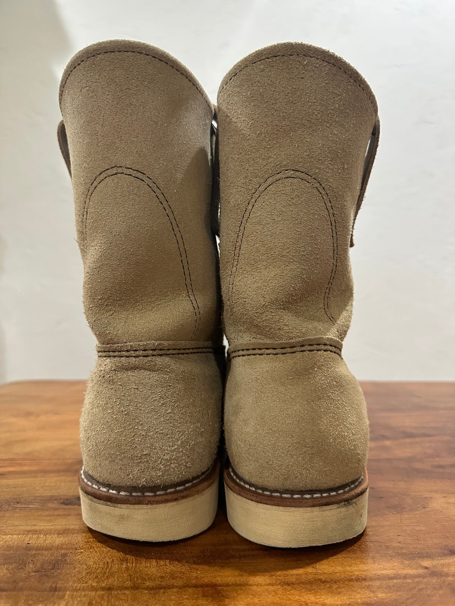 Red Wing (レッドウィング) 8168 9-inch Pecos ホーソーン (Hawthorne) ホーソーン・アビリーン・ラフアウト (Hawthorne Abilene Roughout) トラクショントレッド・ソール (Traction Tred Sole) used boots - heal_1 view