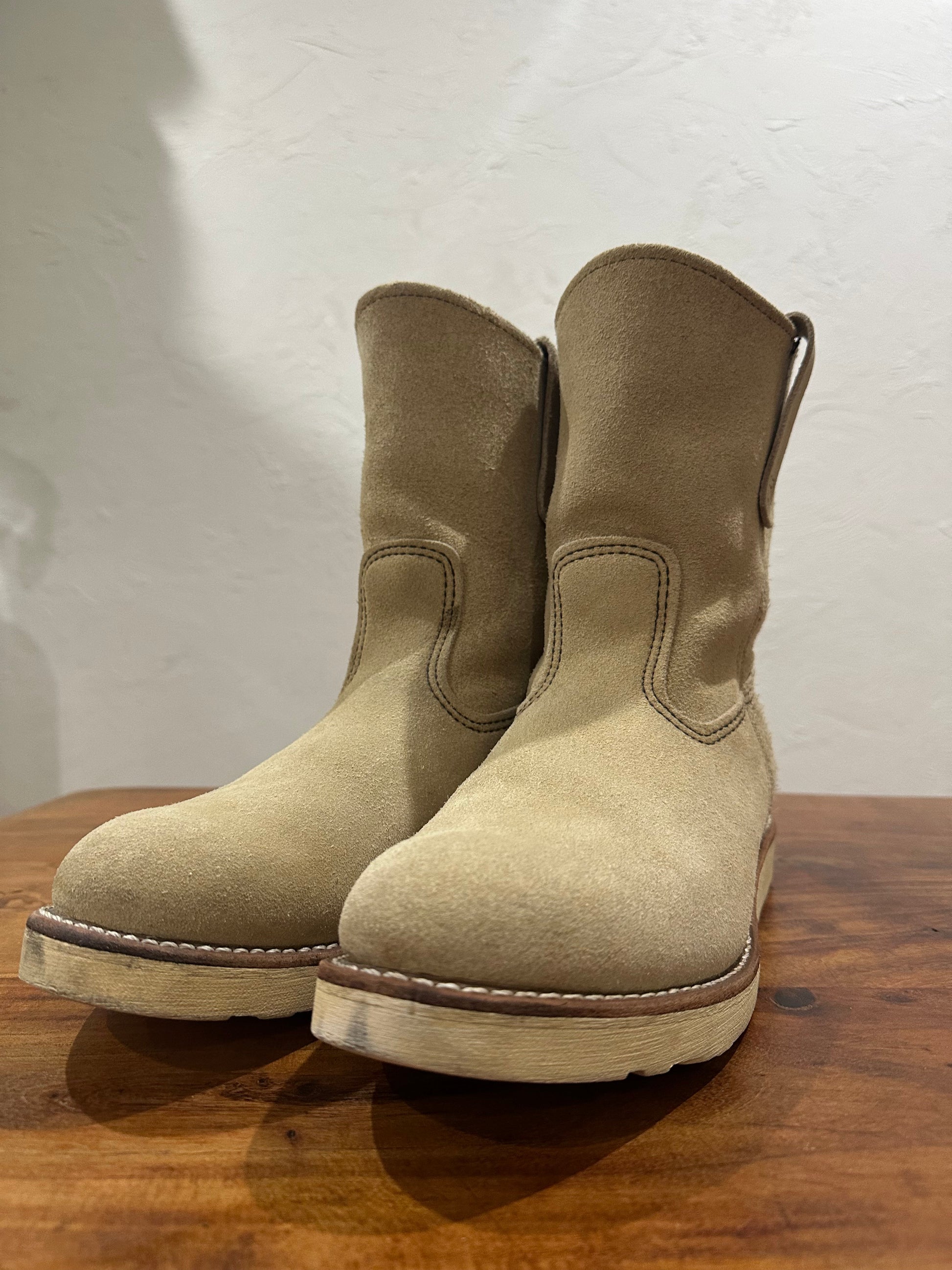 Red Wing (レッドウィング) 8168 9-inch Pecos ホーソーン (Hawthorne) ホーソーン・アビリーン・ラフアウト (Hawthorne Abilene Roughout) トラクショントレッド・ソール (Traction Tred Sole) used boots - toe_3 view