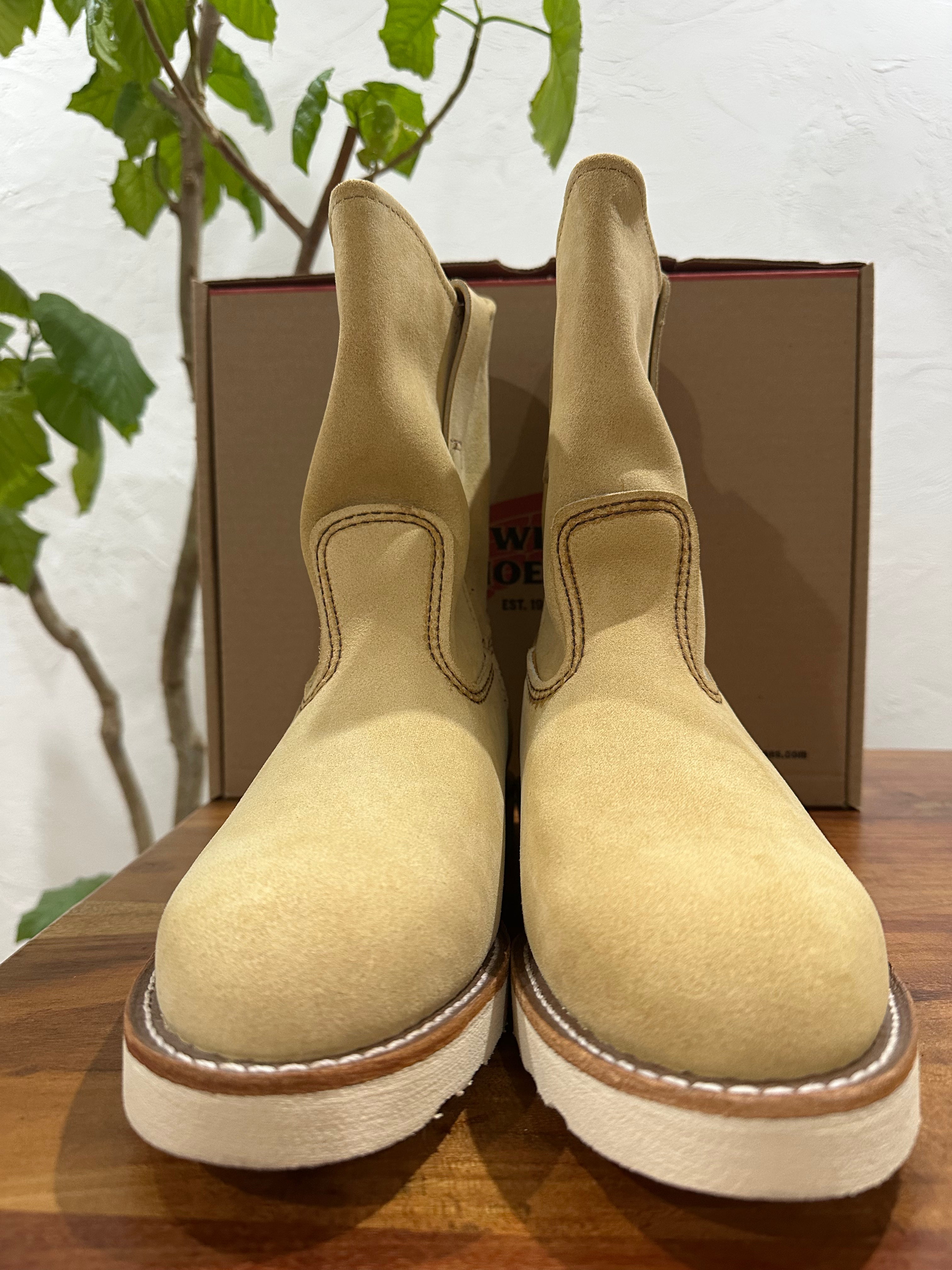 Red Wing (レッドウィング) 8168 9-inch Pecos ホーソーン (Hawthorne) ホーソーン・アビリーン・ラフアウト (Hawthorne Abilene Roughout) トラクショントレッド・ソール (Traction Tred Sole) used boots - toe_1 view