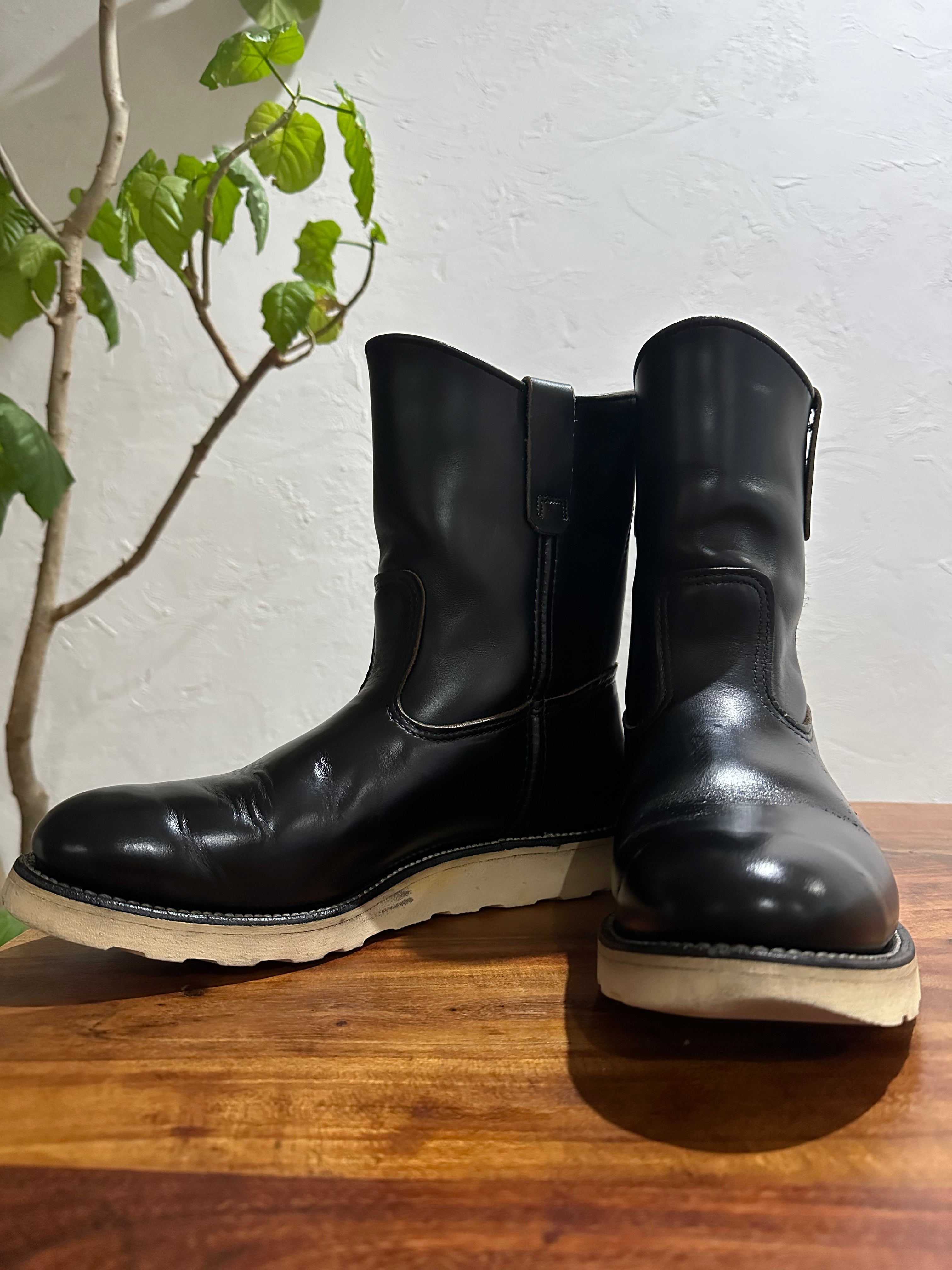 Red Wing (レッドウィング) 8169 9-inch Pecos ブラック (Black) ブラック・クローム (Black Chrome) トラクショントレッド・ソール (Traction Tred Sole) used boots - fr_2 view