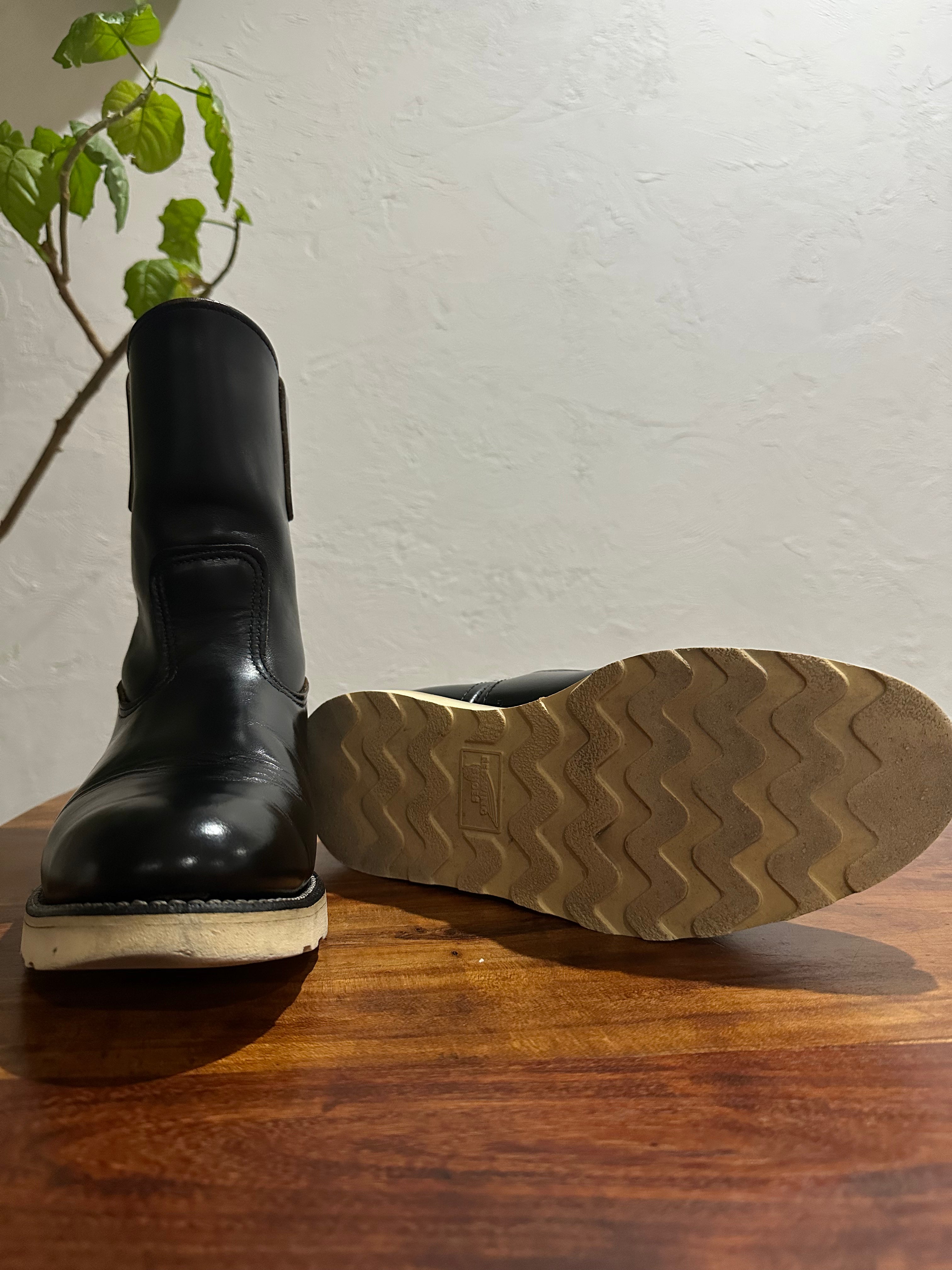 Red Wing (レッドウィング) 8169 9-inch Pecos ブラック (Black) ブラック・クローム (Black Chrome) トラクショントレッド・ソール (Traction Tred Sole) used boots - fr_4 view
