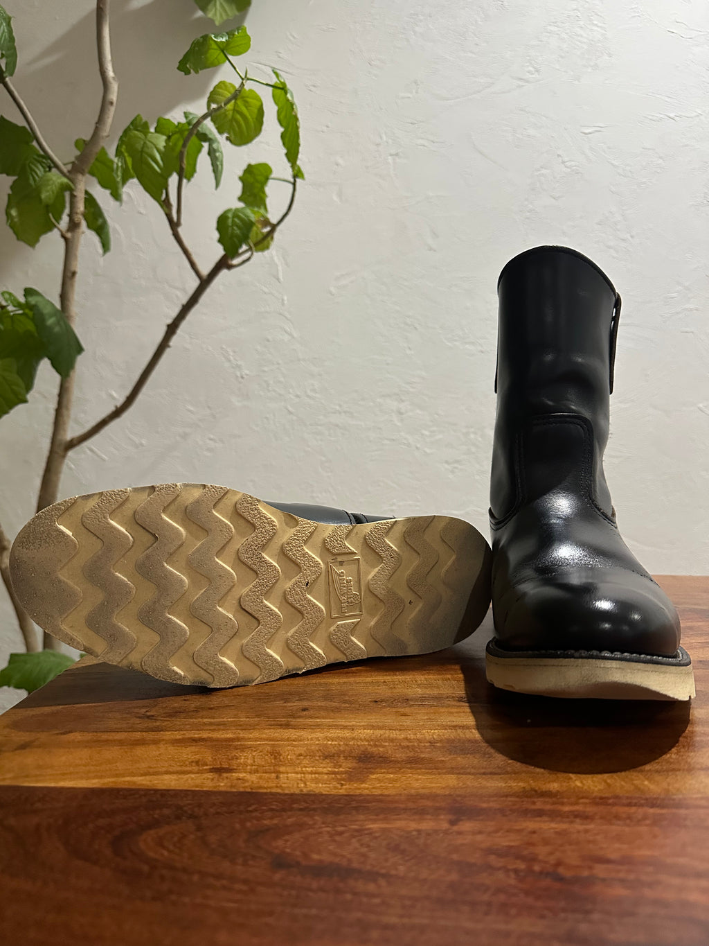 Red Wing (レッドウィング) 8169 9-inch Pecos ブラック (Black) ブラック・クローム (Black Chrome) トラクショントレッド・ソール (Traction Tred Sole) used boots - fr_3 view